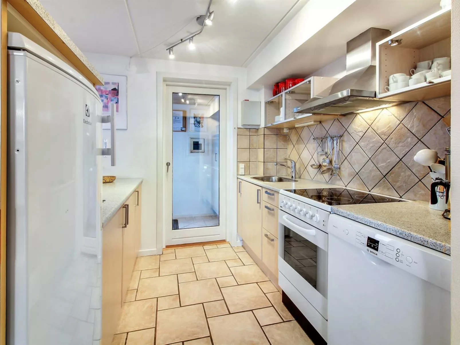 "Sakari" - 300m from the sea-Binnen