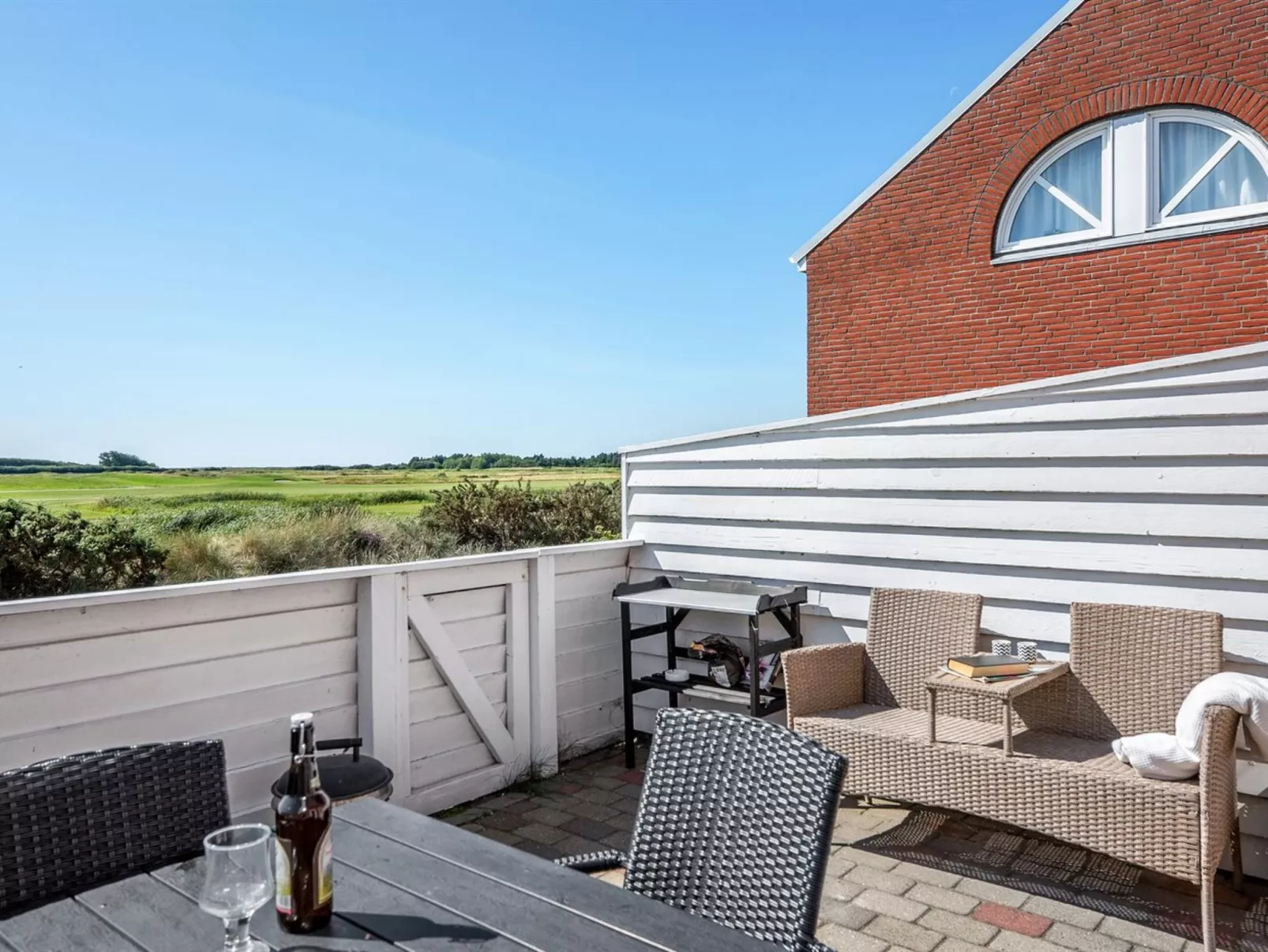 "Sakari" - 300m from the sea-Binnen
