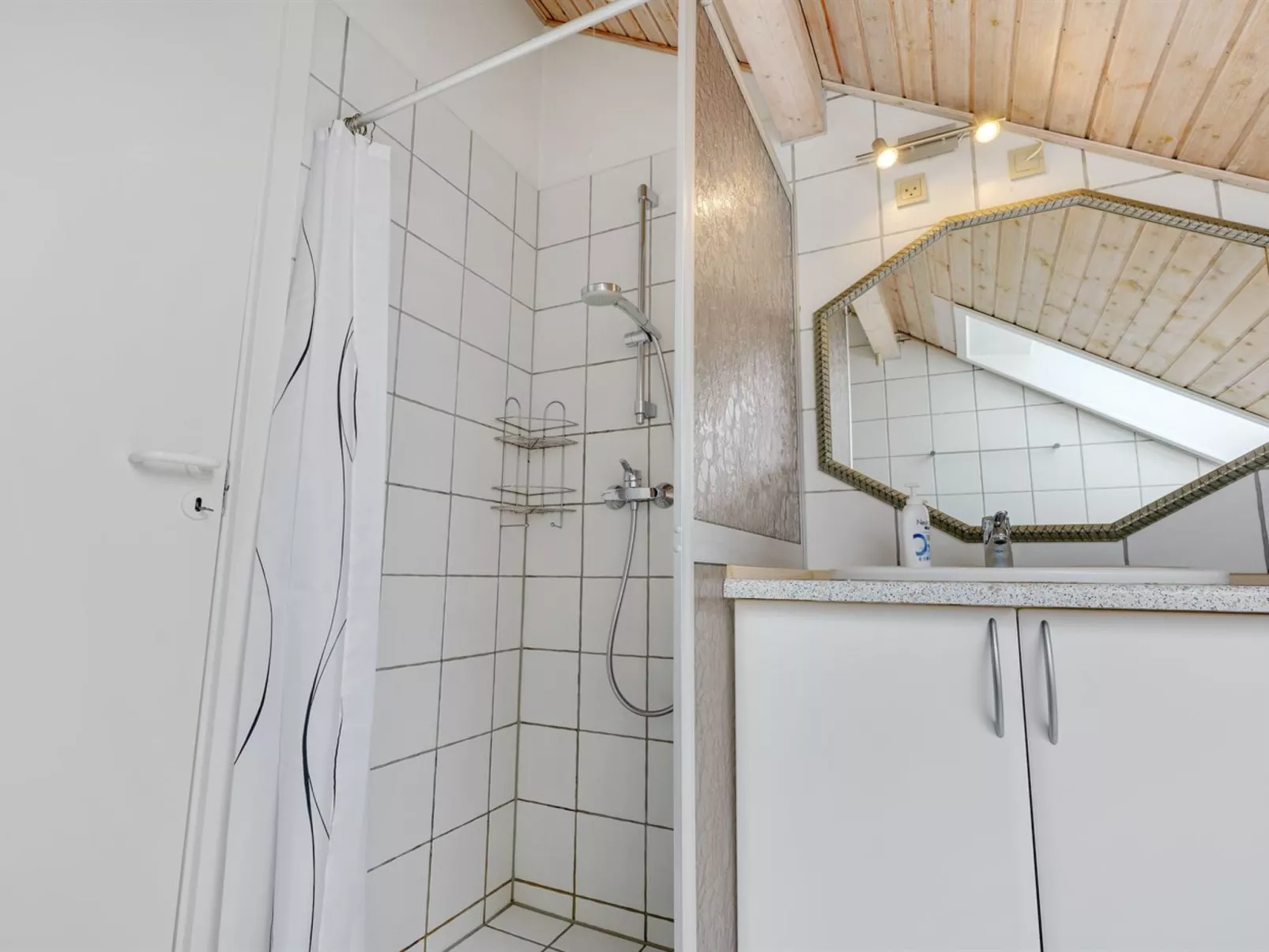 "Sakari" - 300m from the sea-Binnen