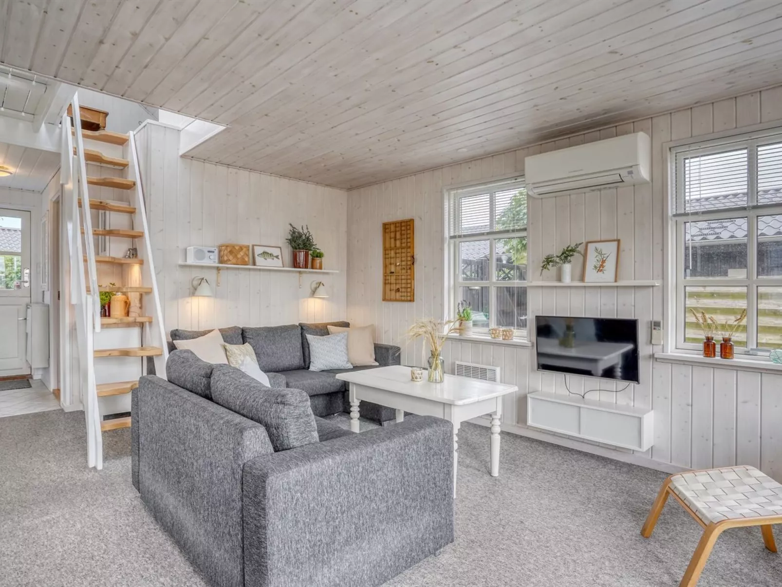"Ajvi" - 50m from the sea-Binnen