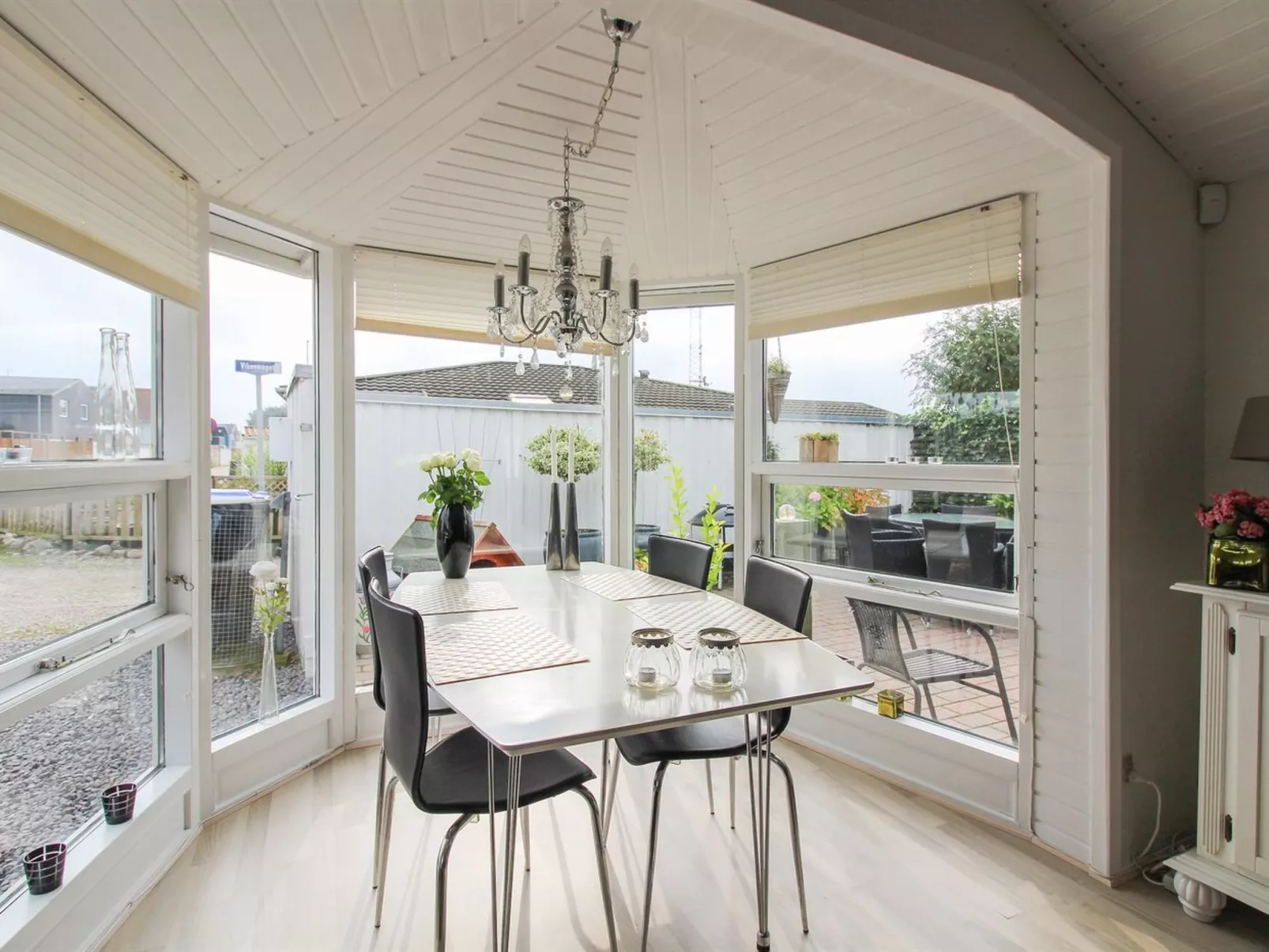"Oona" - 50m from the sea-Binnen