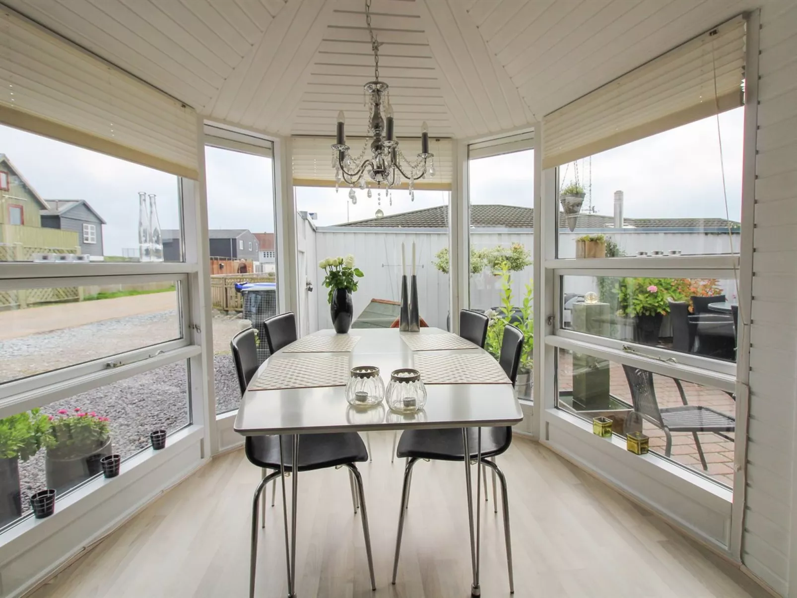 "Oona" - 50m from the sea-Binnen