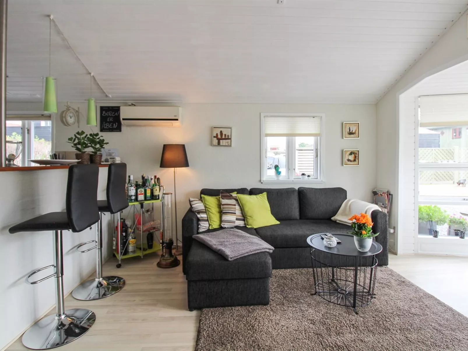 "Oona" - 50m from the sea-Binnen