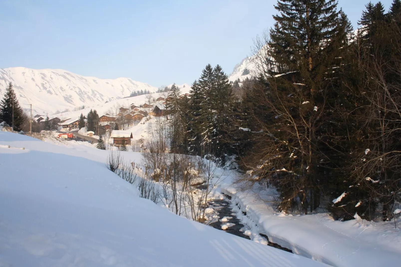 Idyllisch chalet in Le Chinaillon met sauna-Uitzicht winter