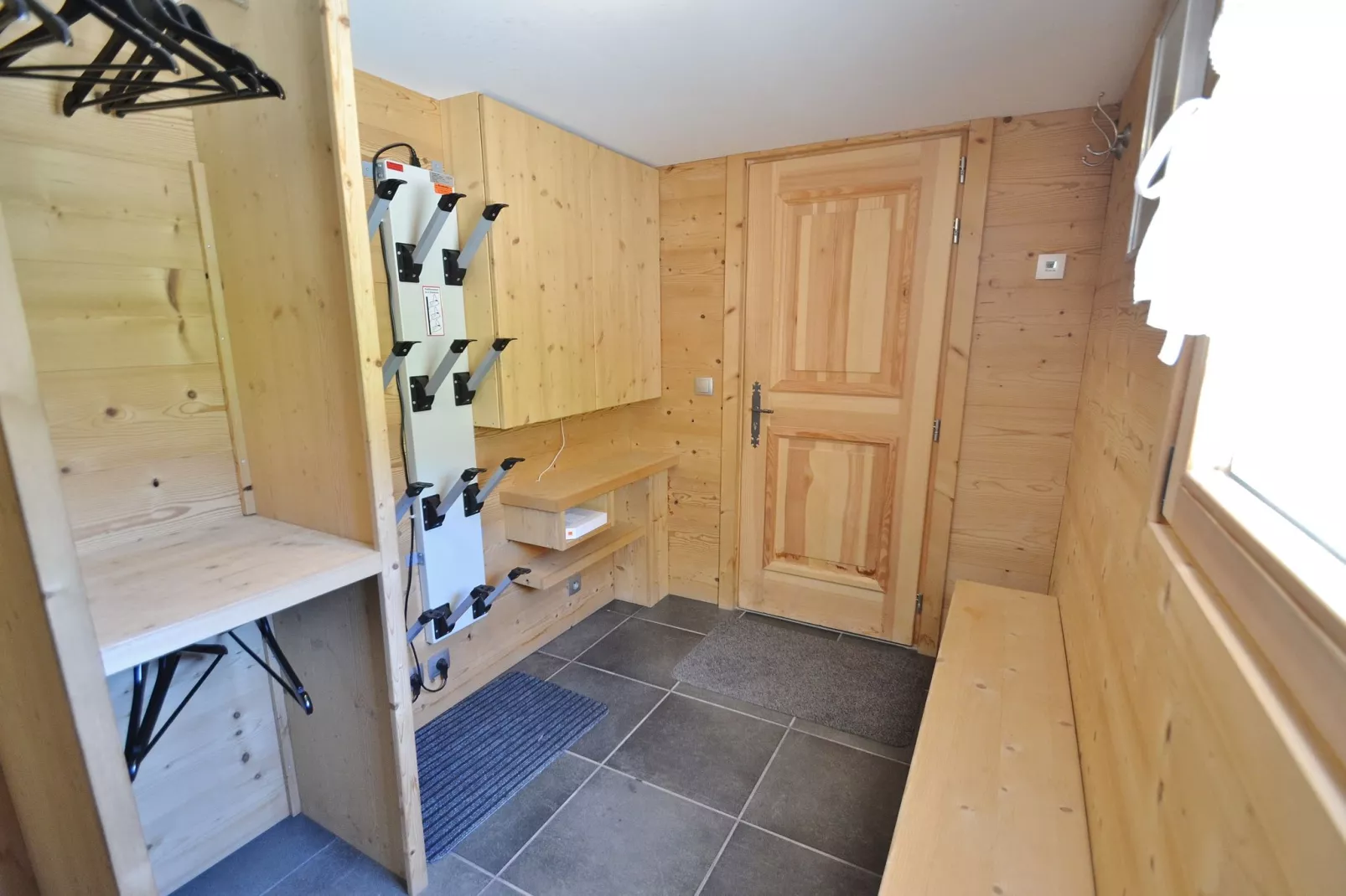 Idyllisch chalet in Le Chinaillon met sauna-Hal-ontvangst
