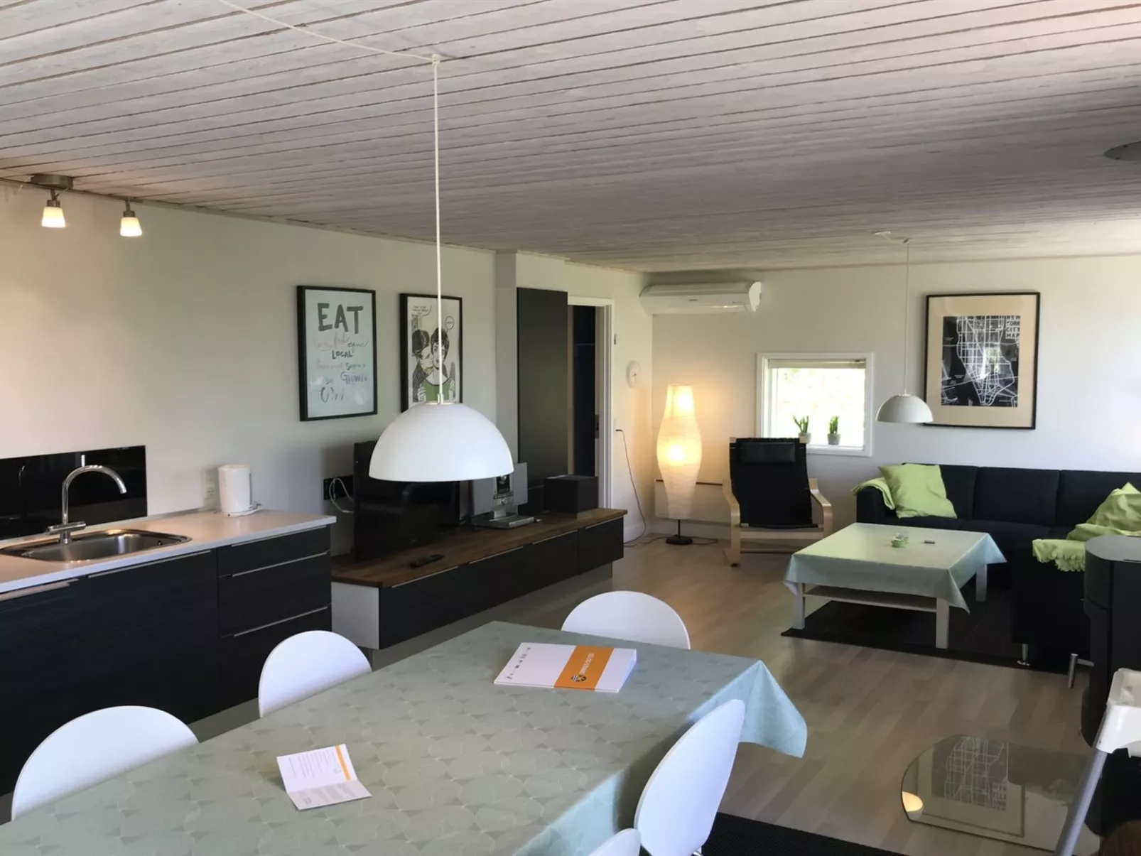 "Torsten" - 30m from the sea-Binnen