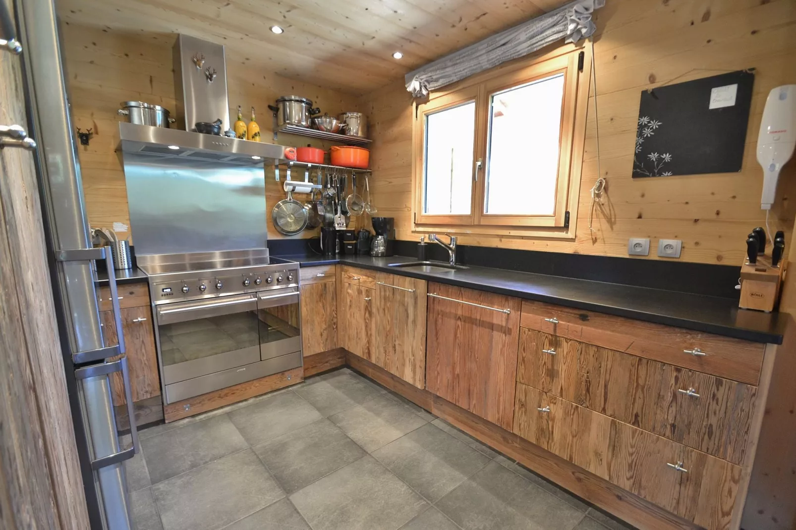 Idyllisch chalet in Le Chinaillon met sauna-Keuken