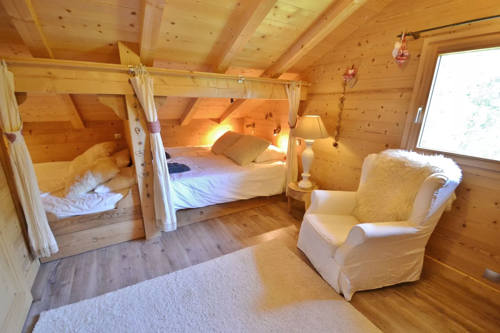 Idyllisch chalet in Le Chinaillon met sauna-Slaapkamer