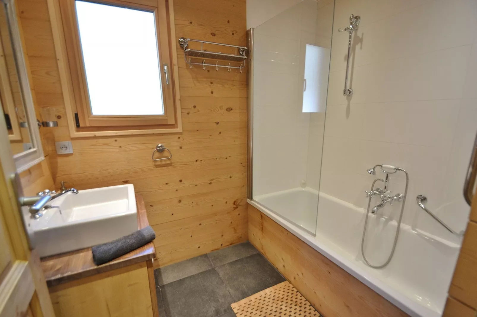 Idyllisch chalet in Le Chinaillon met sauna-Badkamer