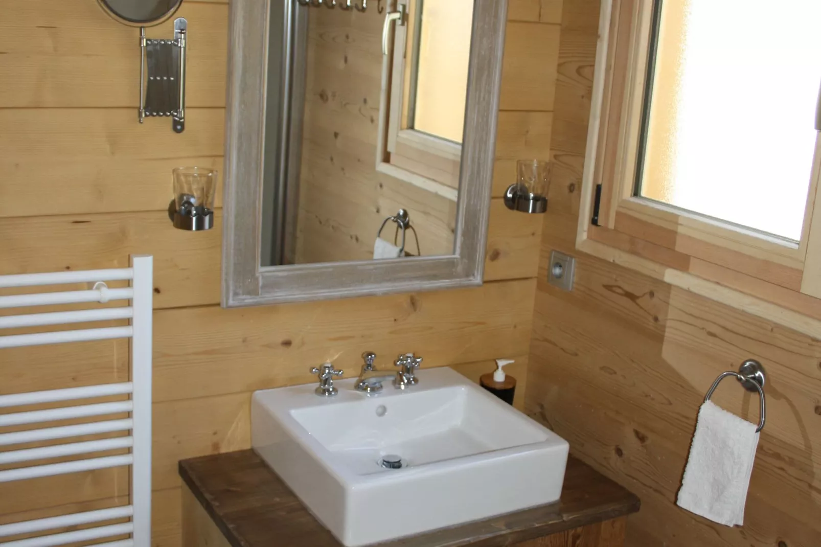 Idyllisch chalet in Le Chinaillon met sauna-Badkamer