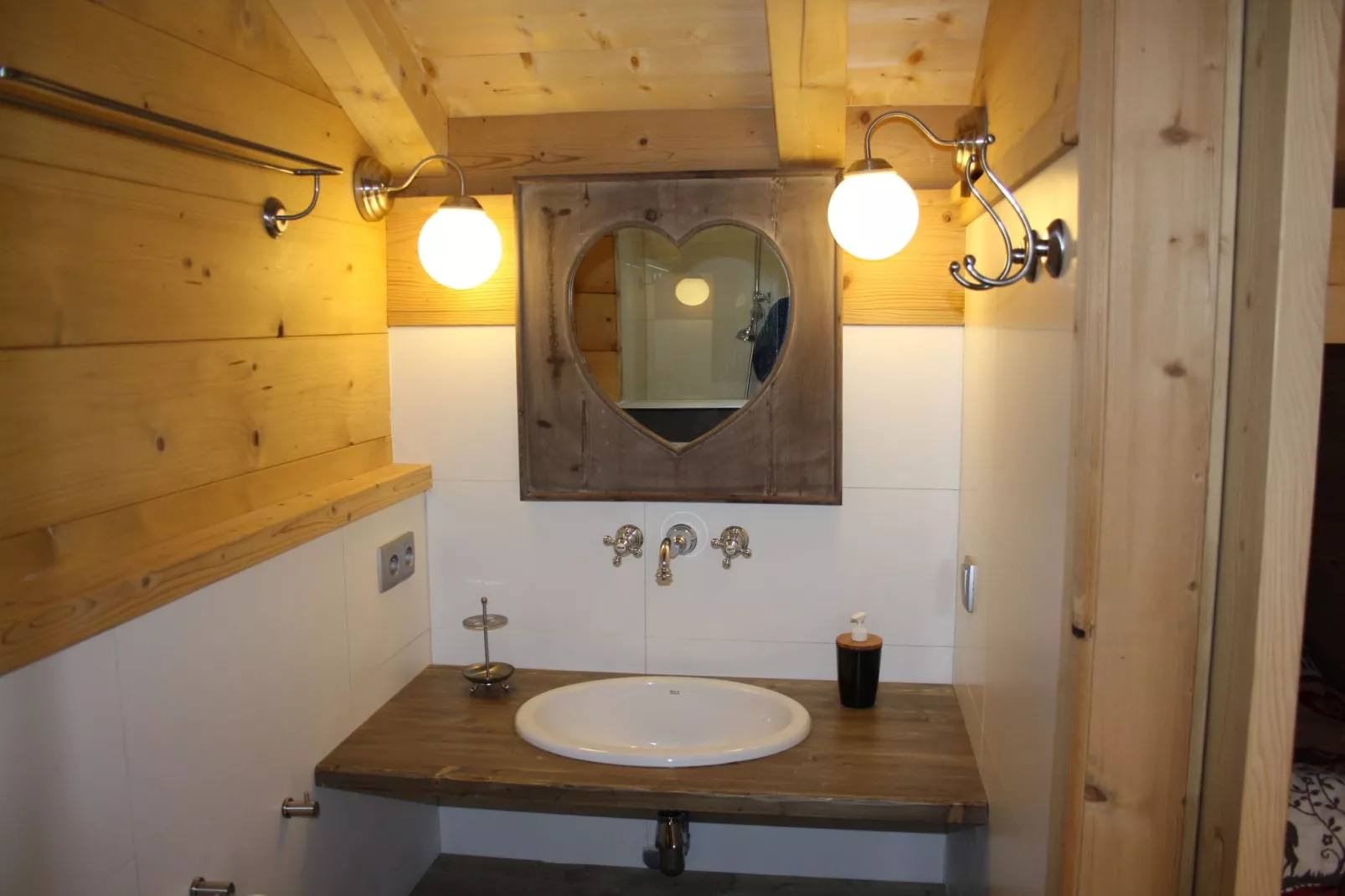 Idyllisch chalet in Le Chinaillon met sauna-Badkamer