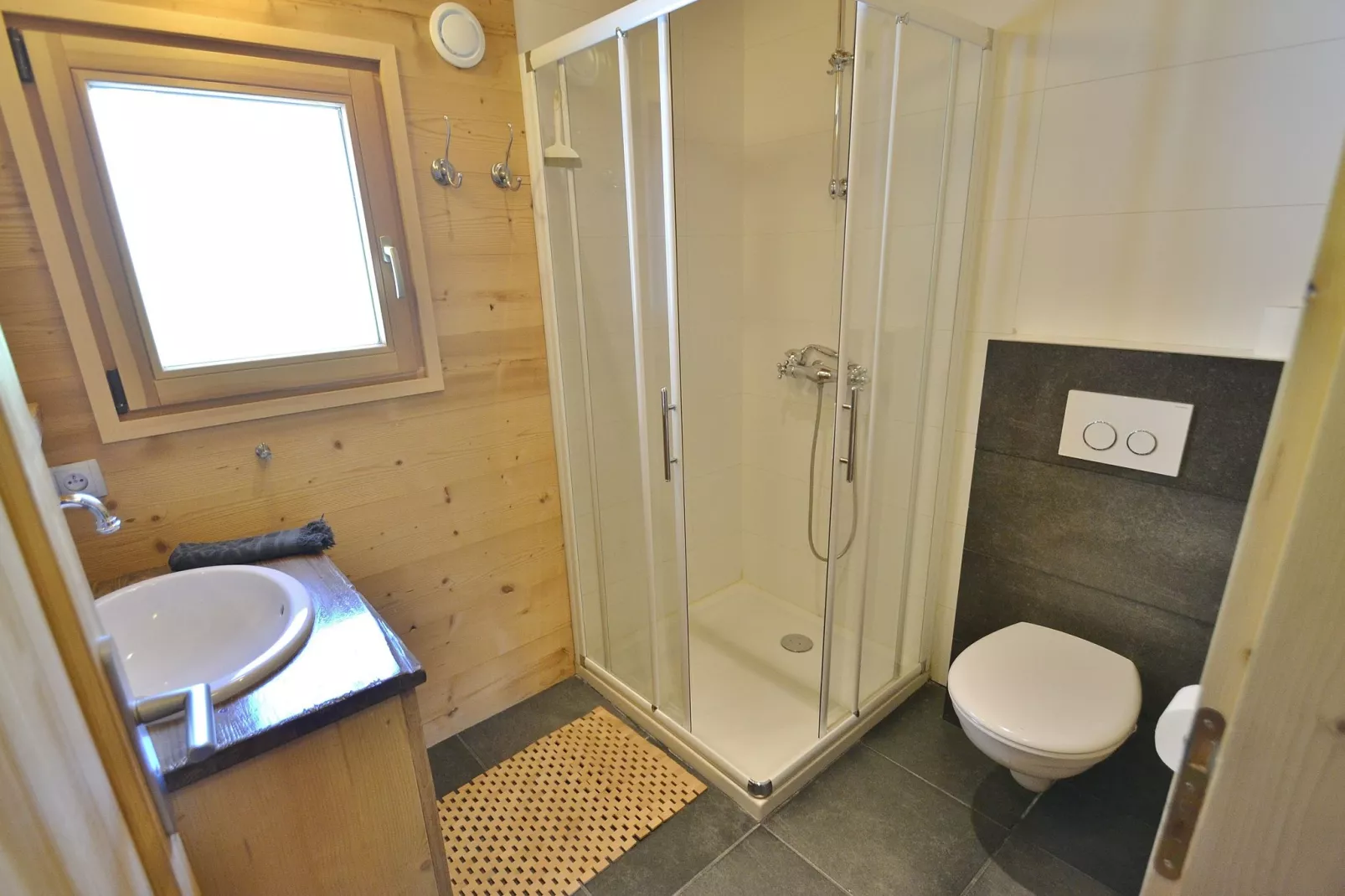 Idyllisch chalet in Le Chinaillon met sauna-Badkamer