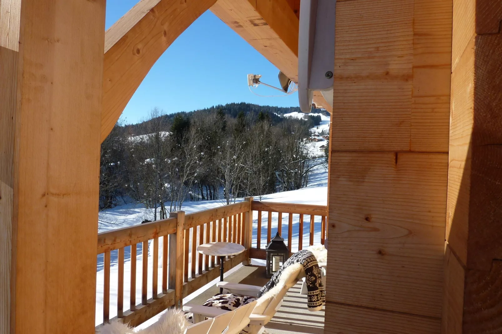 Idyllisch chalet in Le Chinaillon met sauna-Terrasbalkon