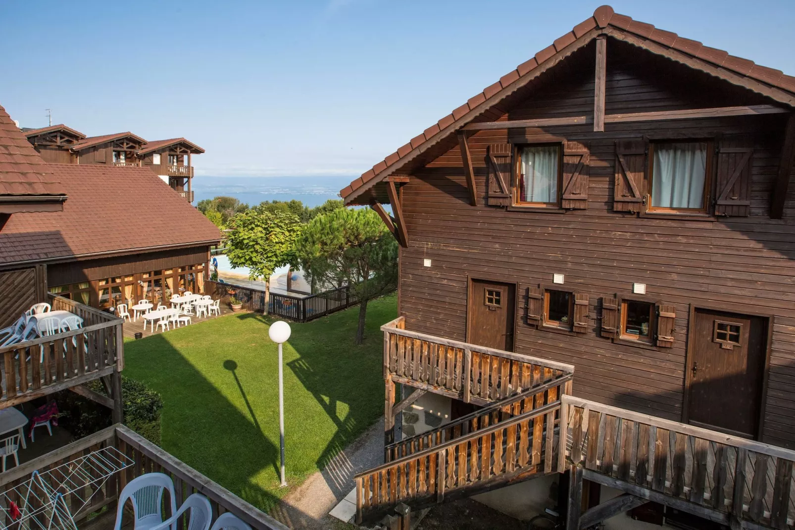 Residence Les Chalets d'Evian 4-Buitenkant zomer
