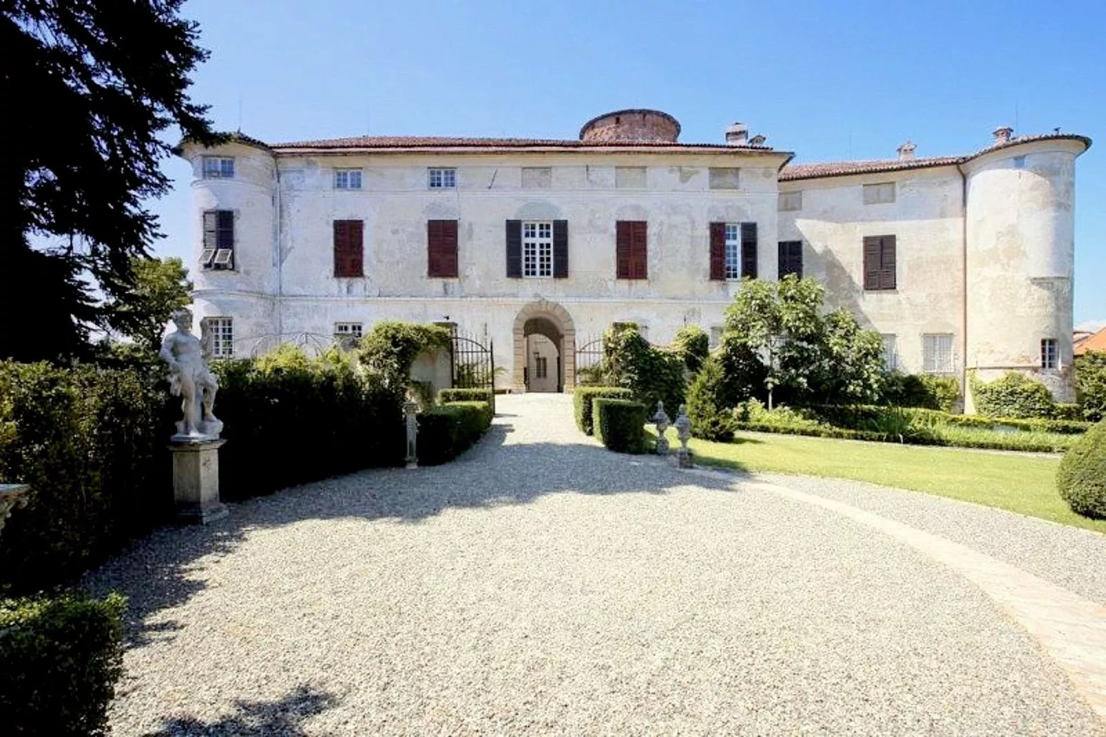 Castello Grimalda - Le Zie-Buitenkant zomer