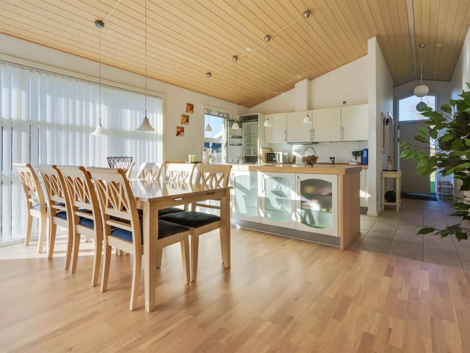 "Bertram" - 1.9km from the sea-Binnen