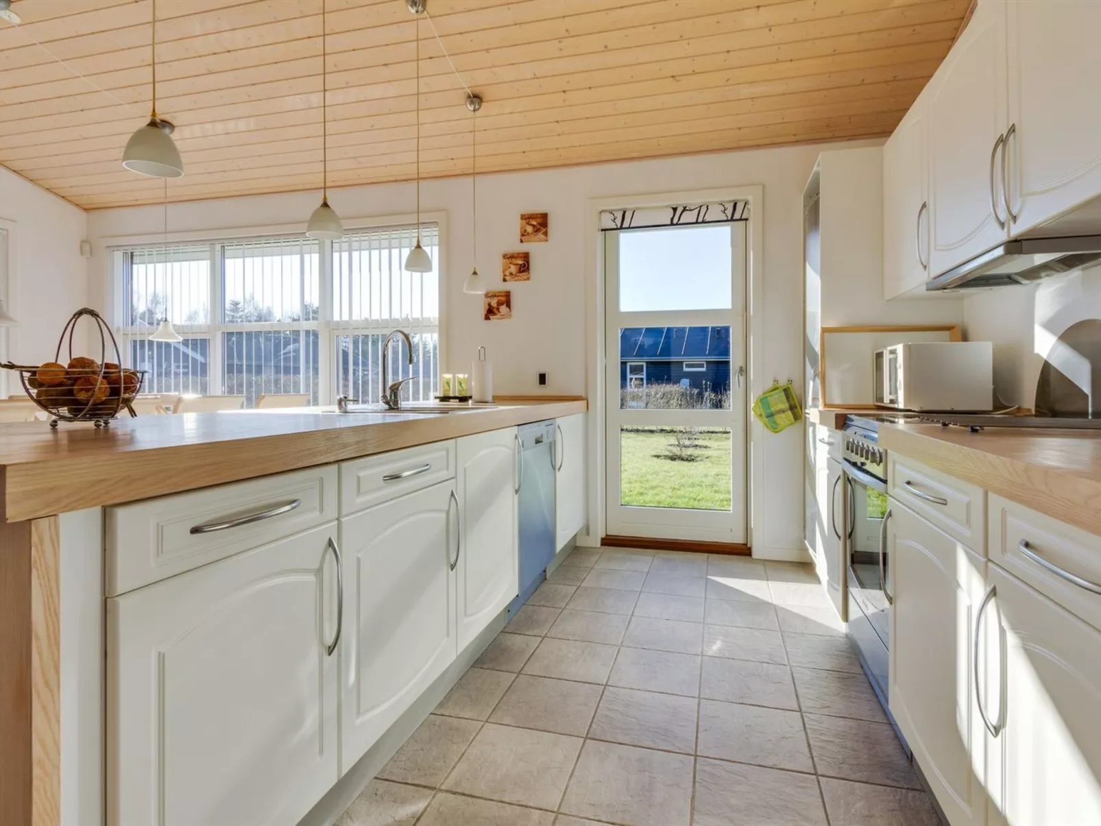 "Bertram" - 1.9km from the sea-Binnen
