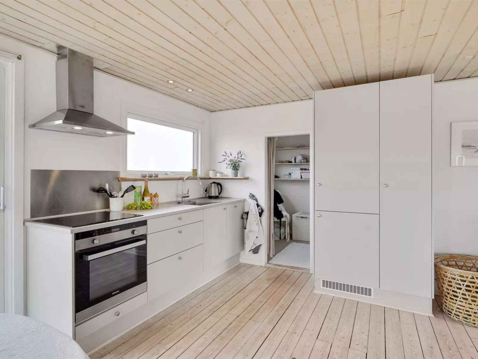 "Lennart" - 750m from the sea-Binnen