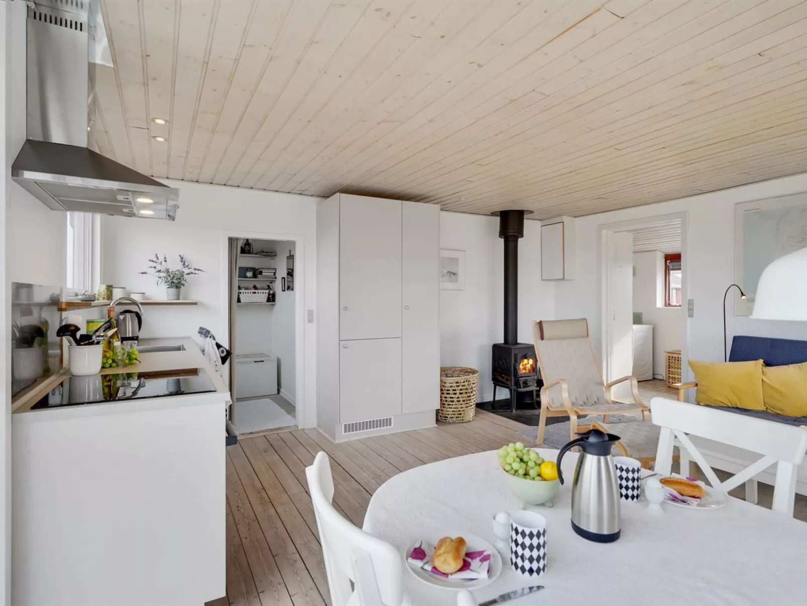 "Lennart" - 750m from the sea-Binnen