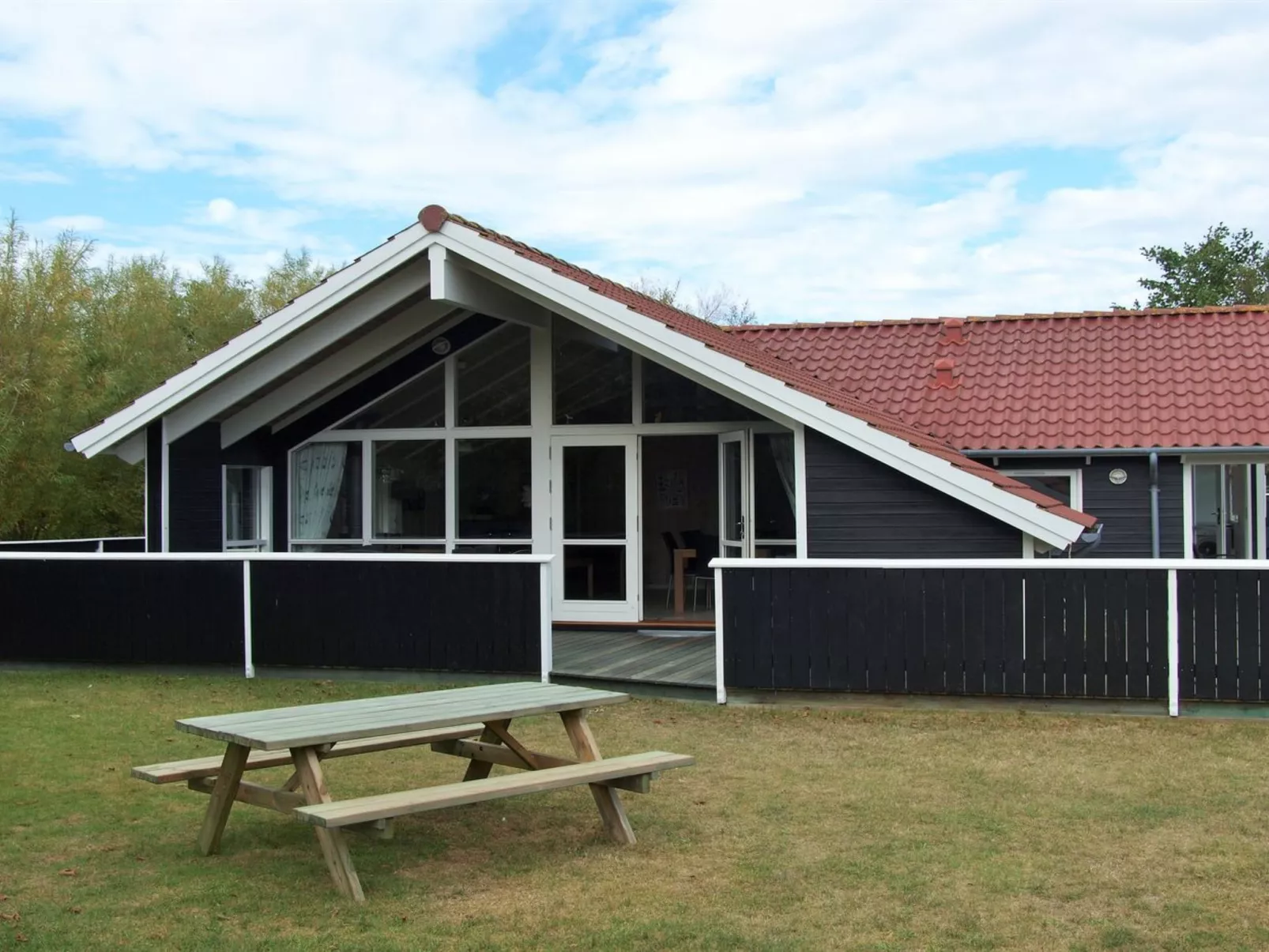 "Germaine" - 1.2km from the sea-Binnen