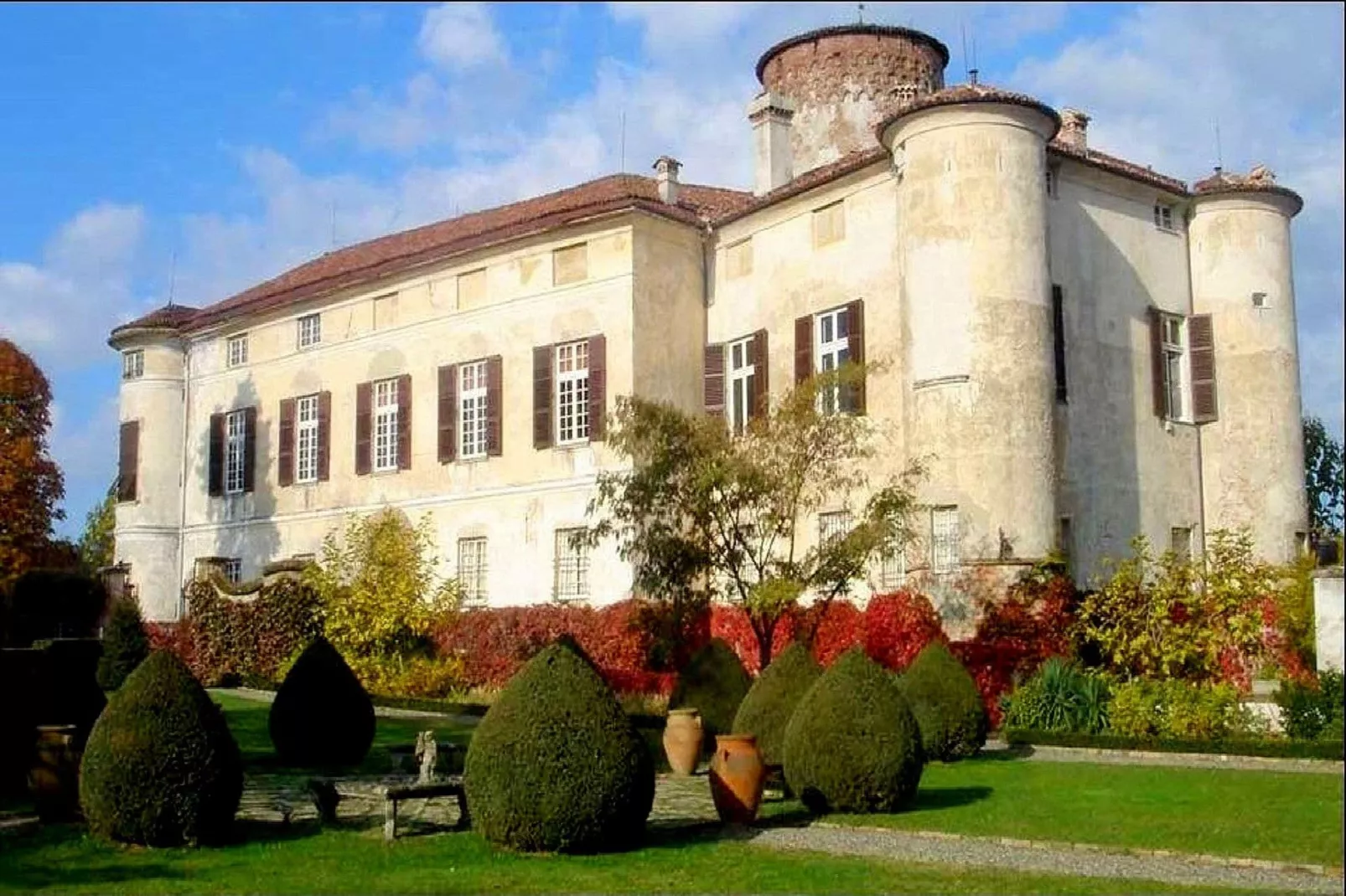 Castello Grimalda - Isnardo-Buitenkant zomer