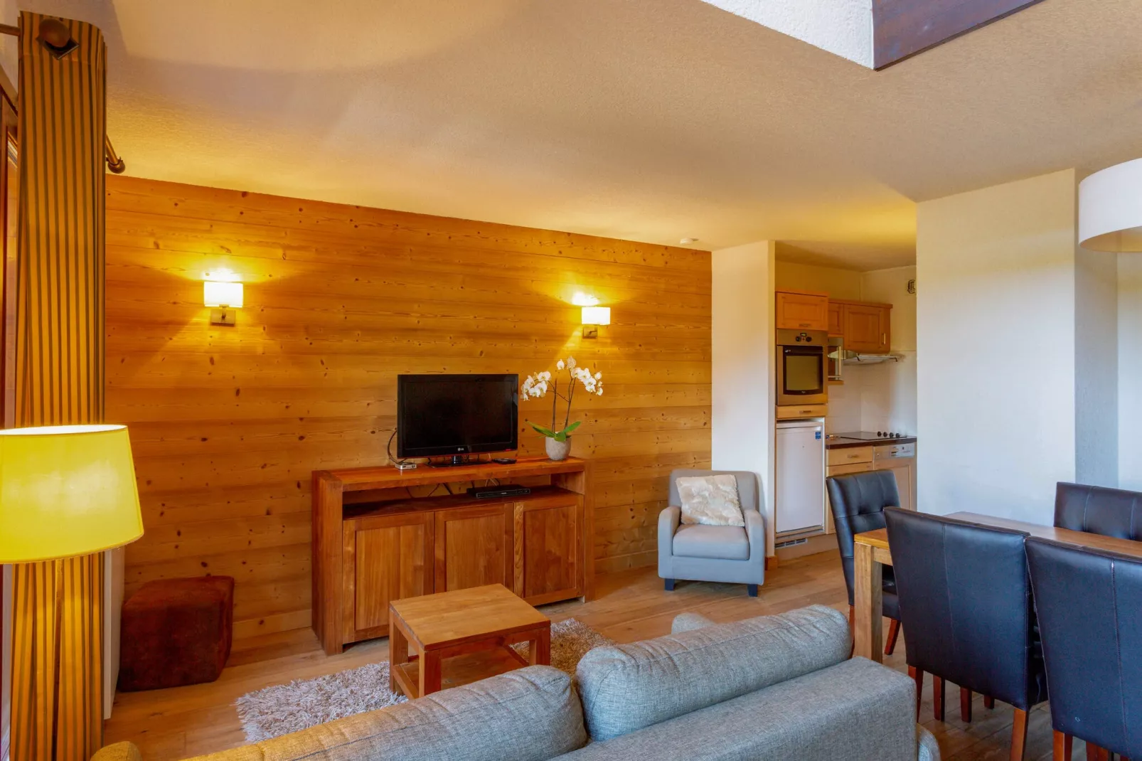 Modern appartement gelegen in authentiek Savoyaards bergdorp-Woonkamer