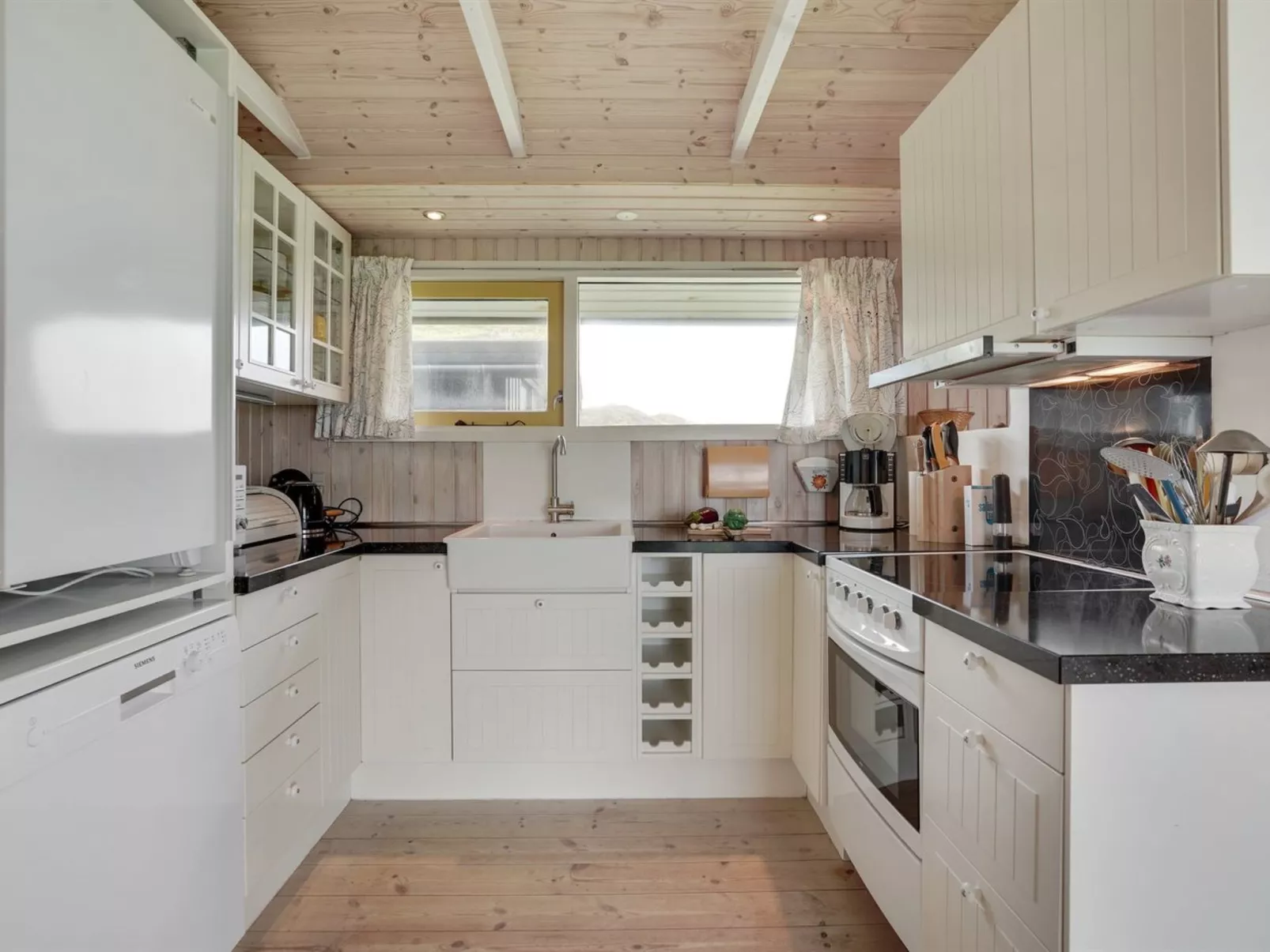 "Aatu" - 360m from the sea-Binnen