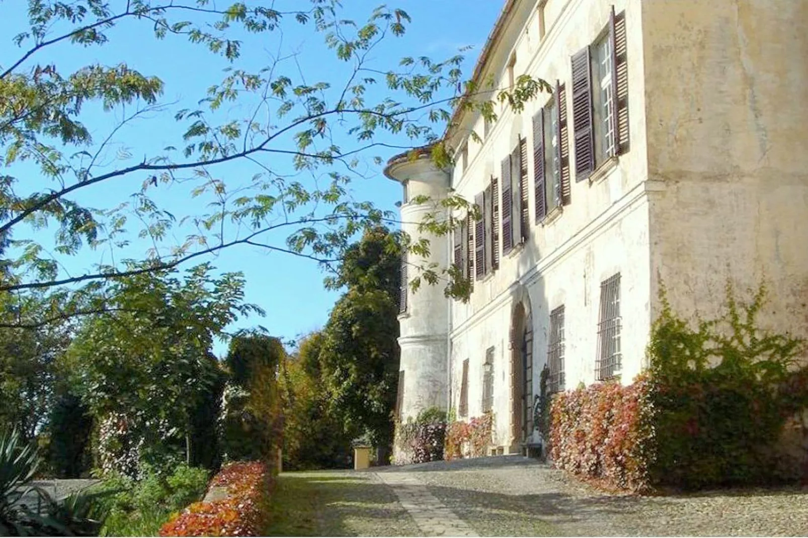 Castello Grimalda - Le Torrette-Buitenkant zomer