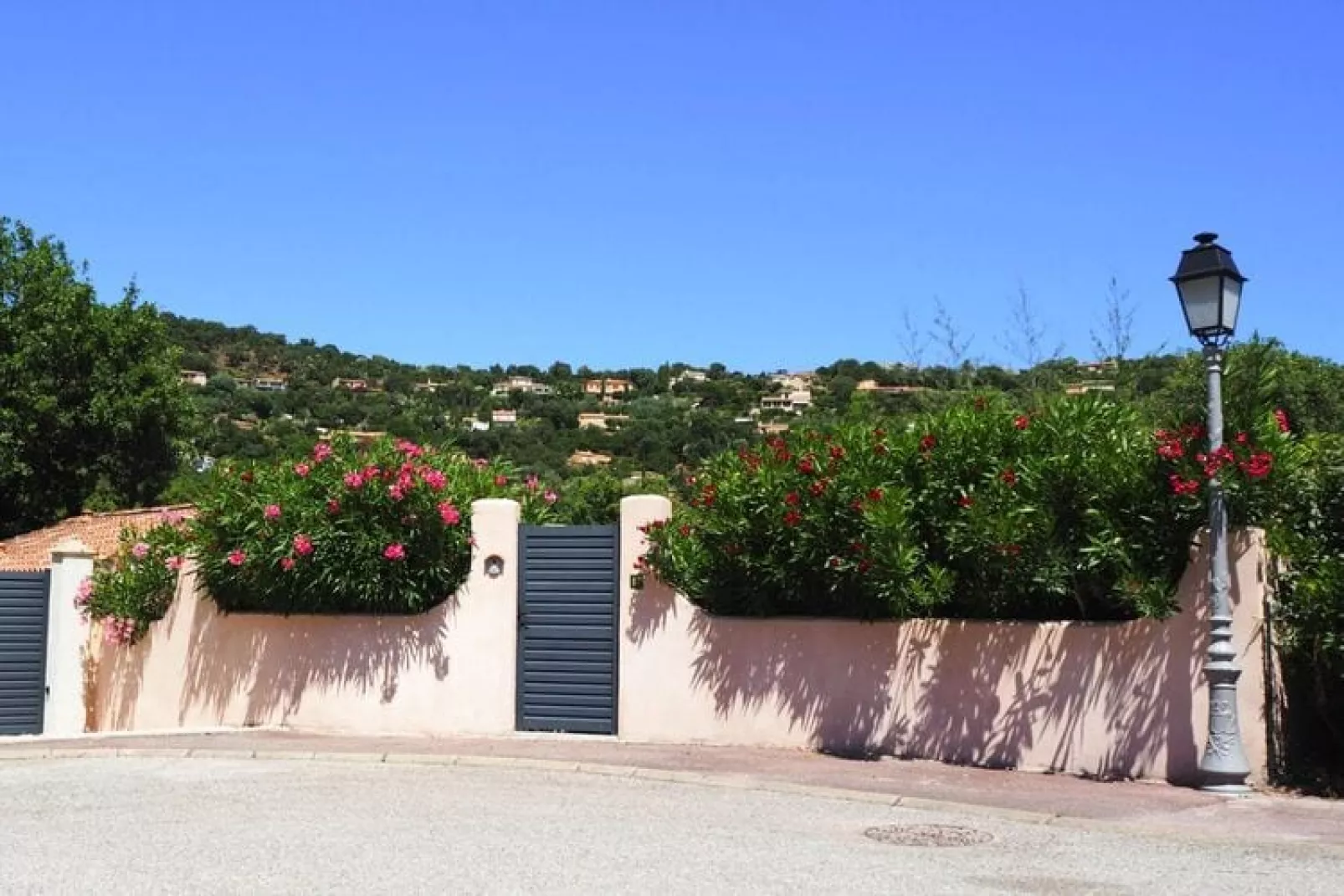 Villa in Cavalaire-sur-Mer-Buitenlucht