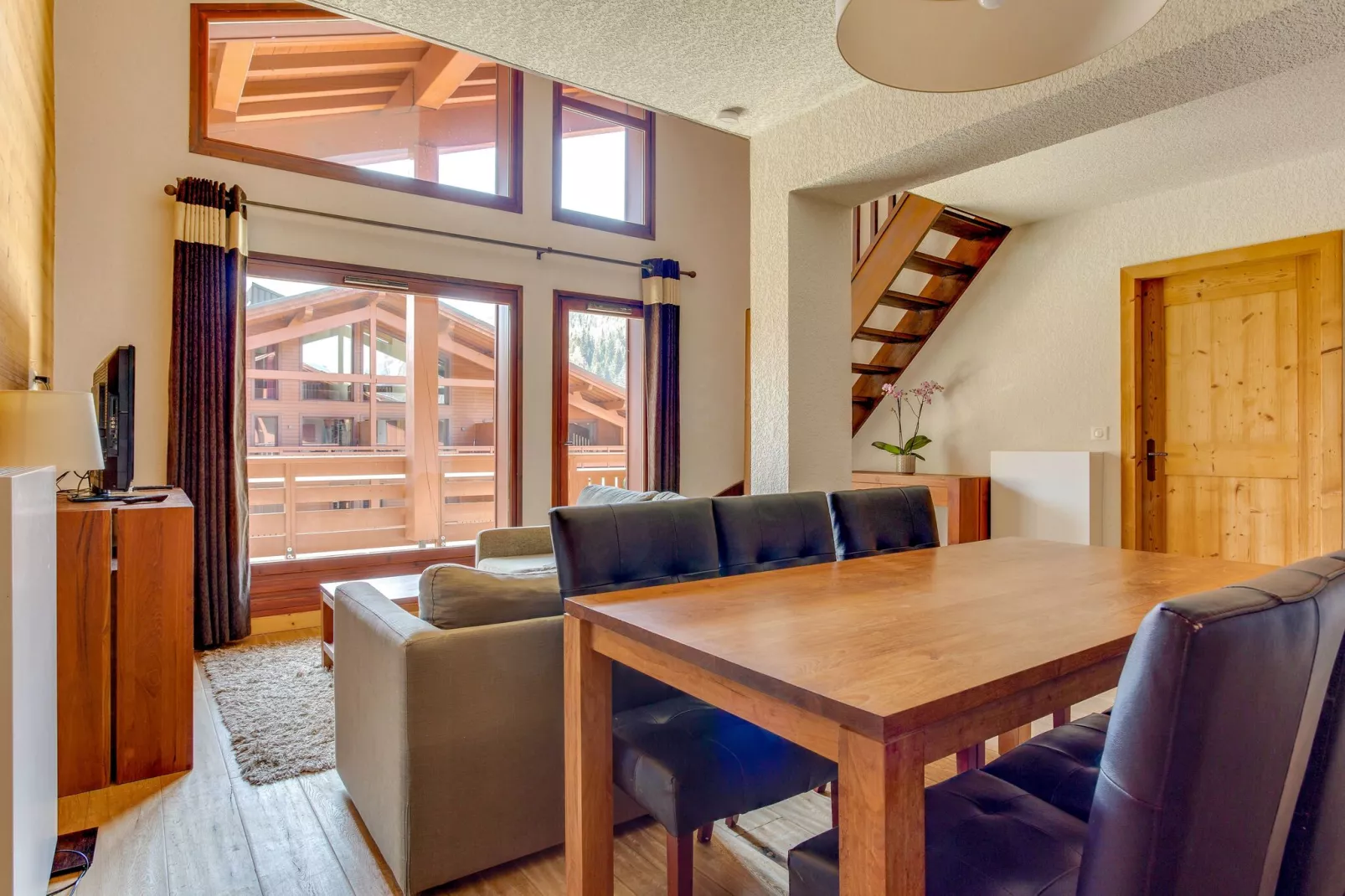 Modern appartement gelegen in authentiek Savoyaards bergdorp-Woonkamer