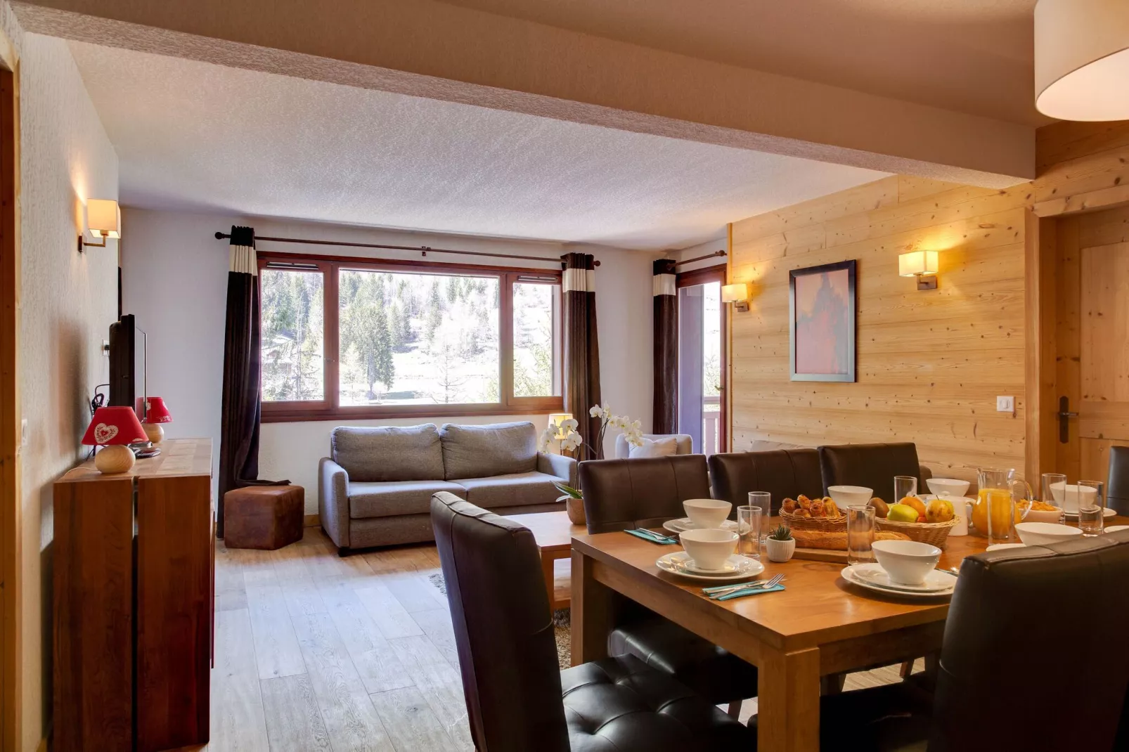 Modern appartement gelegen in authentiek Savoyaards bergdorp-Eetkamer