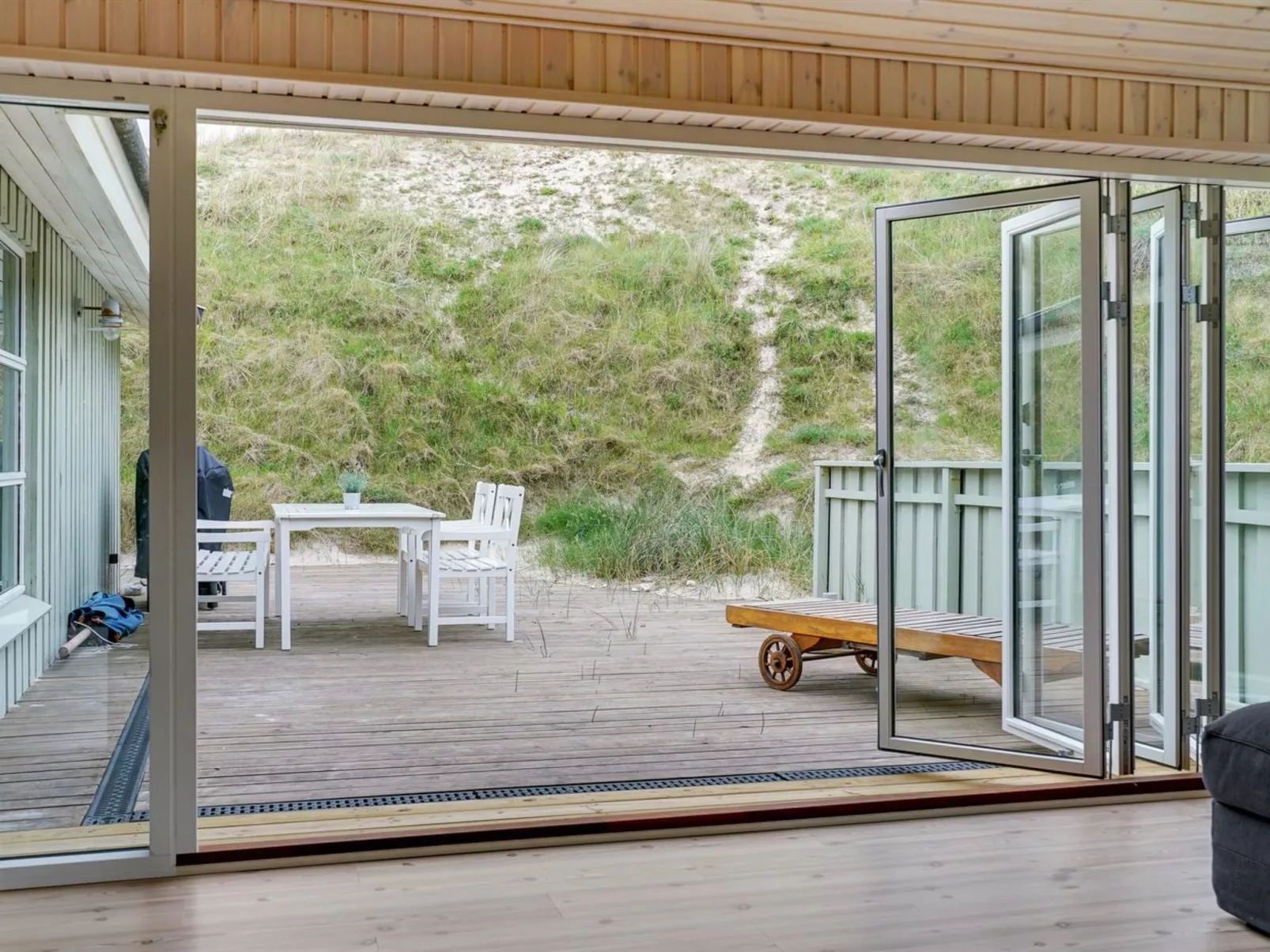 "Erwith" - 50m from the sea-Buiten