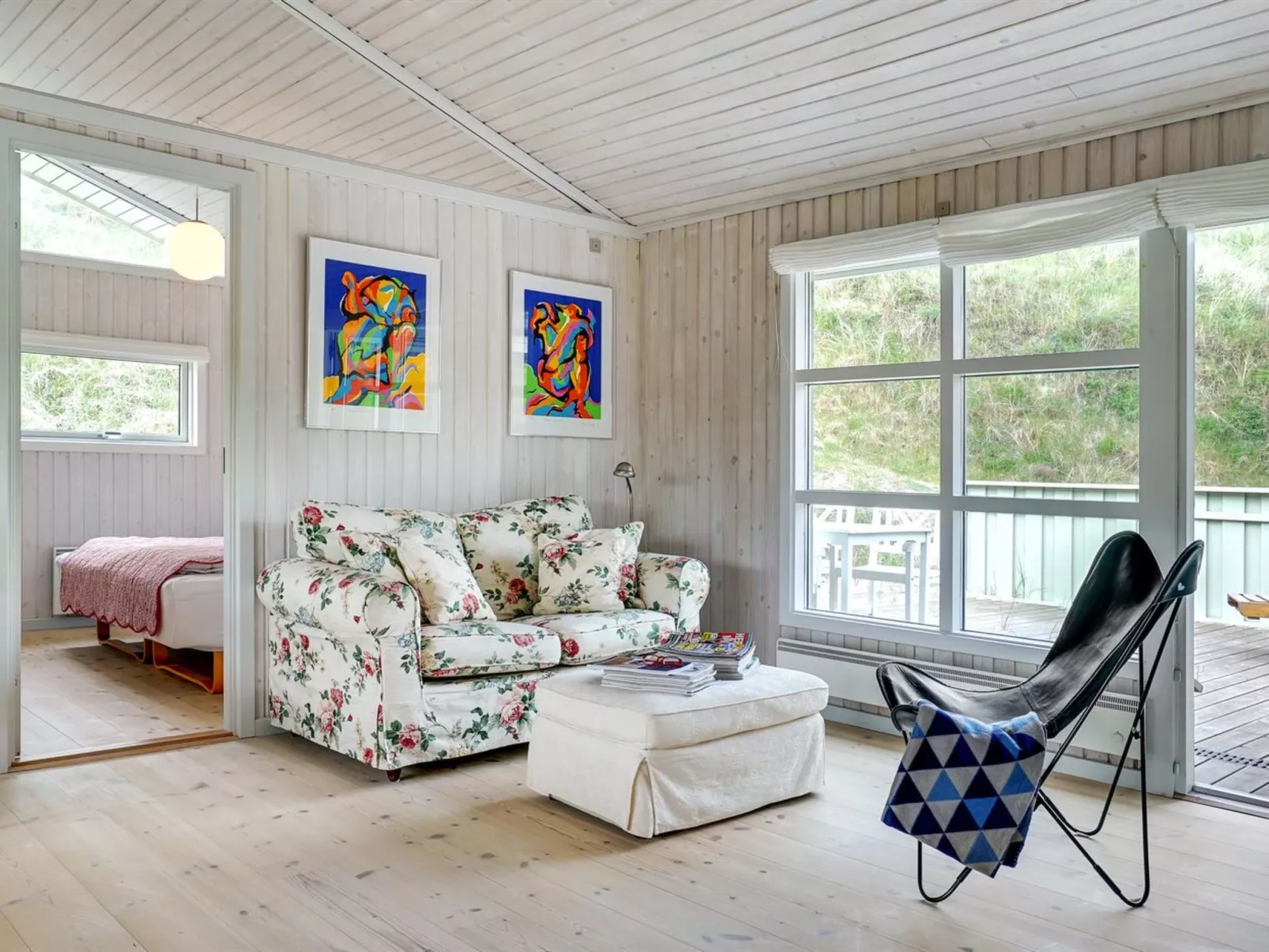 "Erwith" - 50m from the sea-Binnen