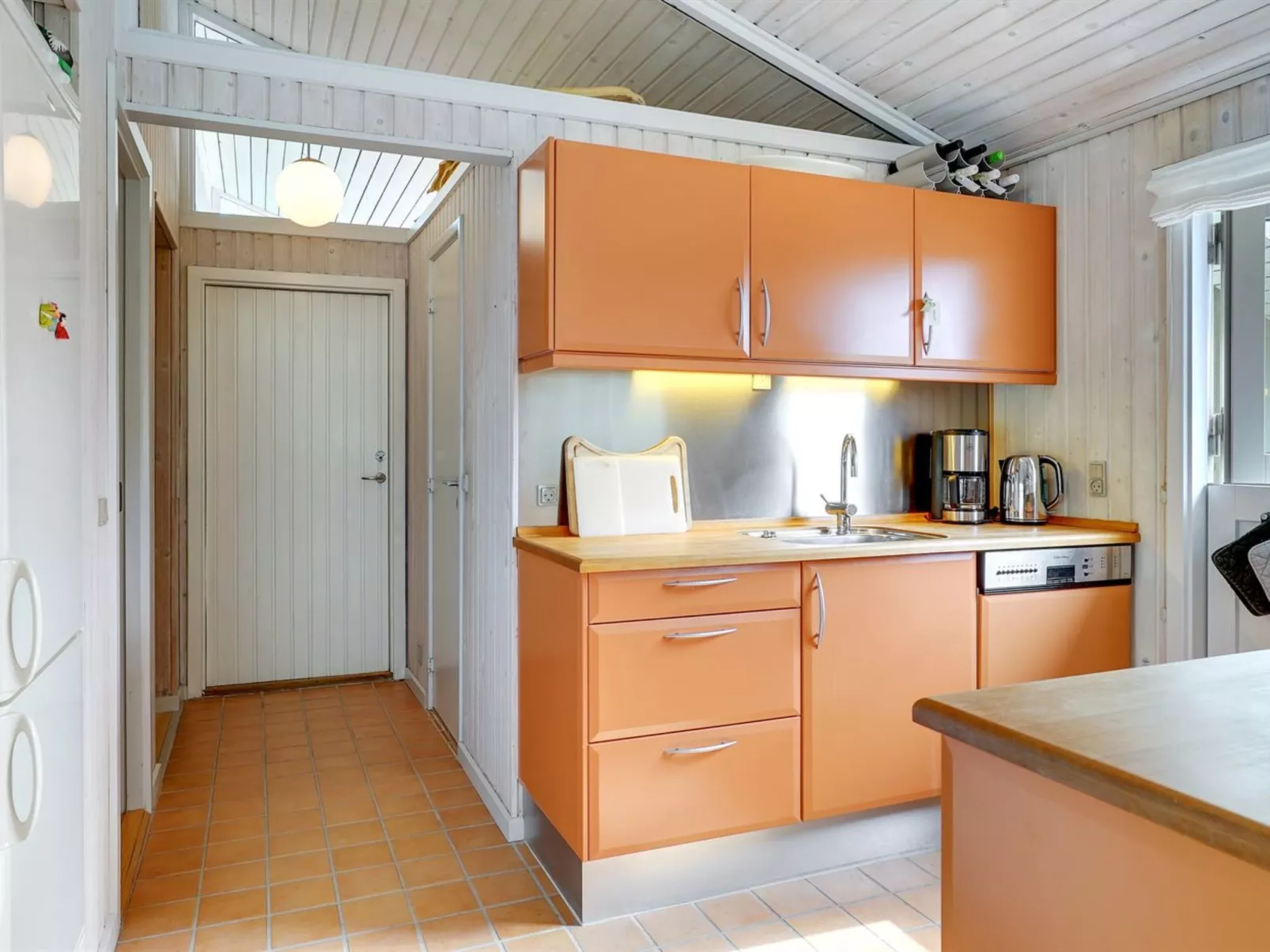 "Erwith" - 50m from the sea-Binnen