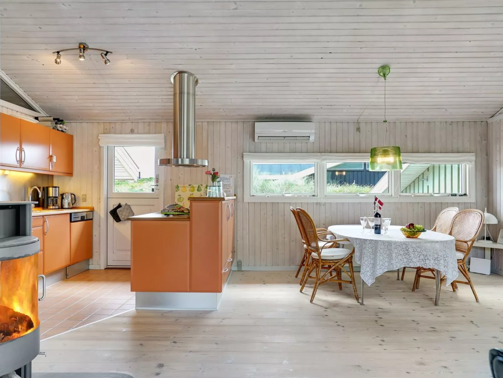 "Erwith" - 50m from the sea-Buiten