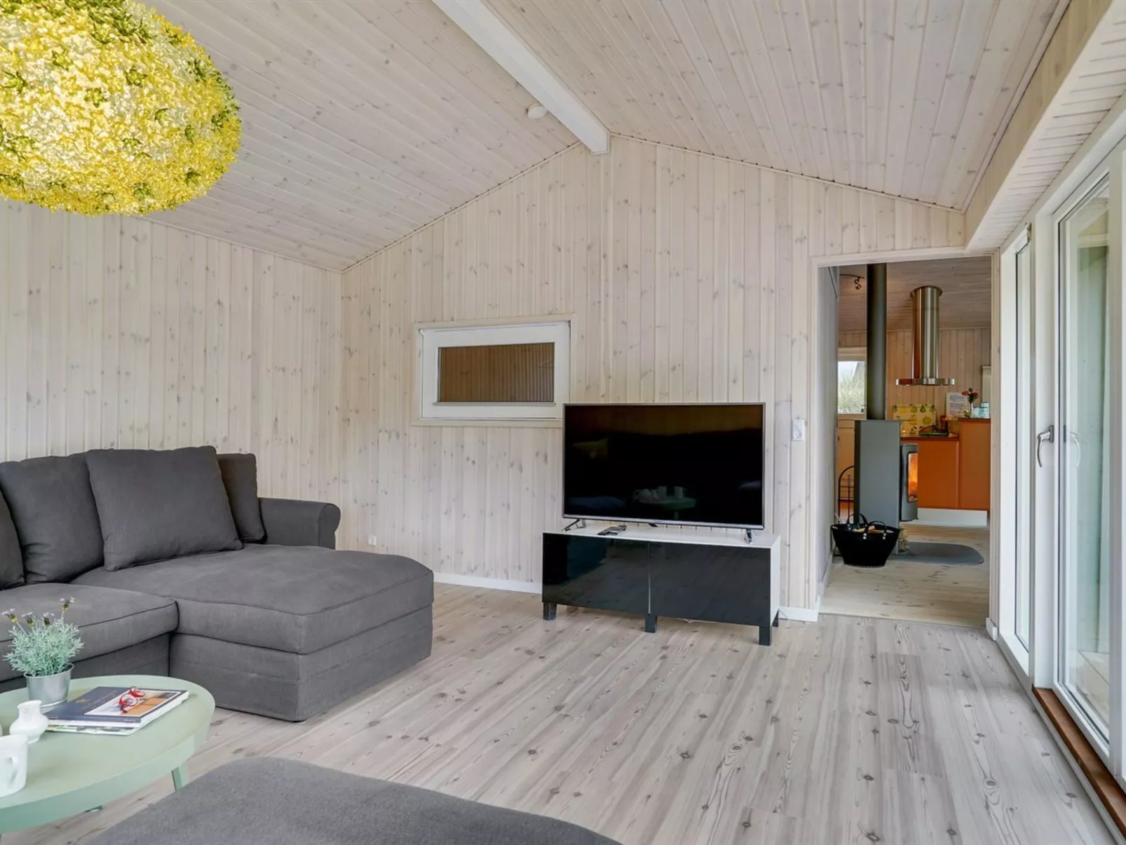 "Erwith" - 50m from the sea-Buiten