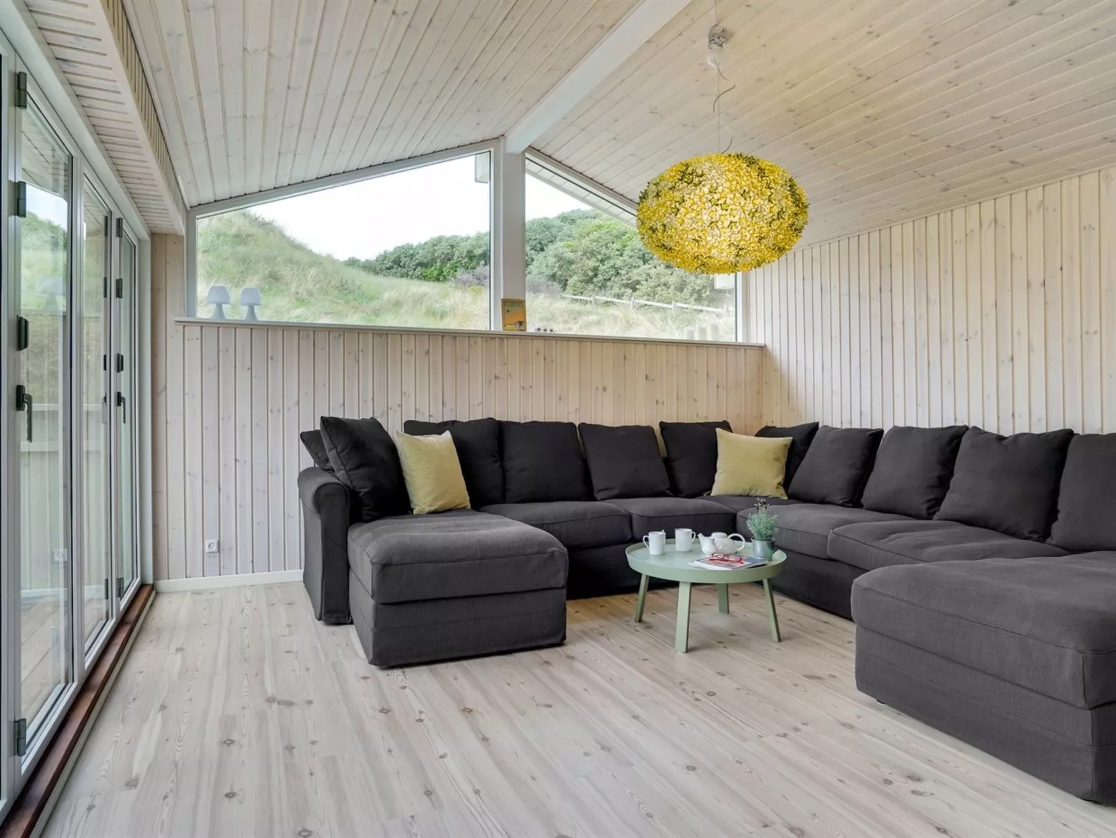 "Erwith" - 50m from the sea-Buiten