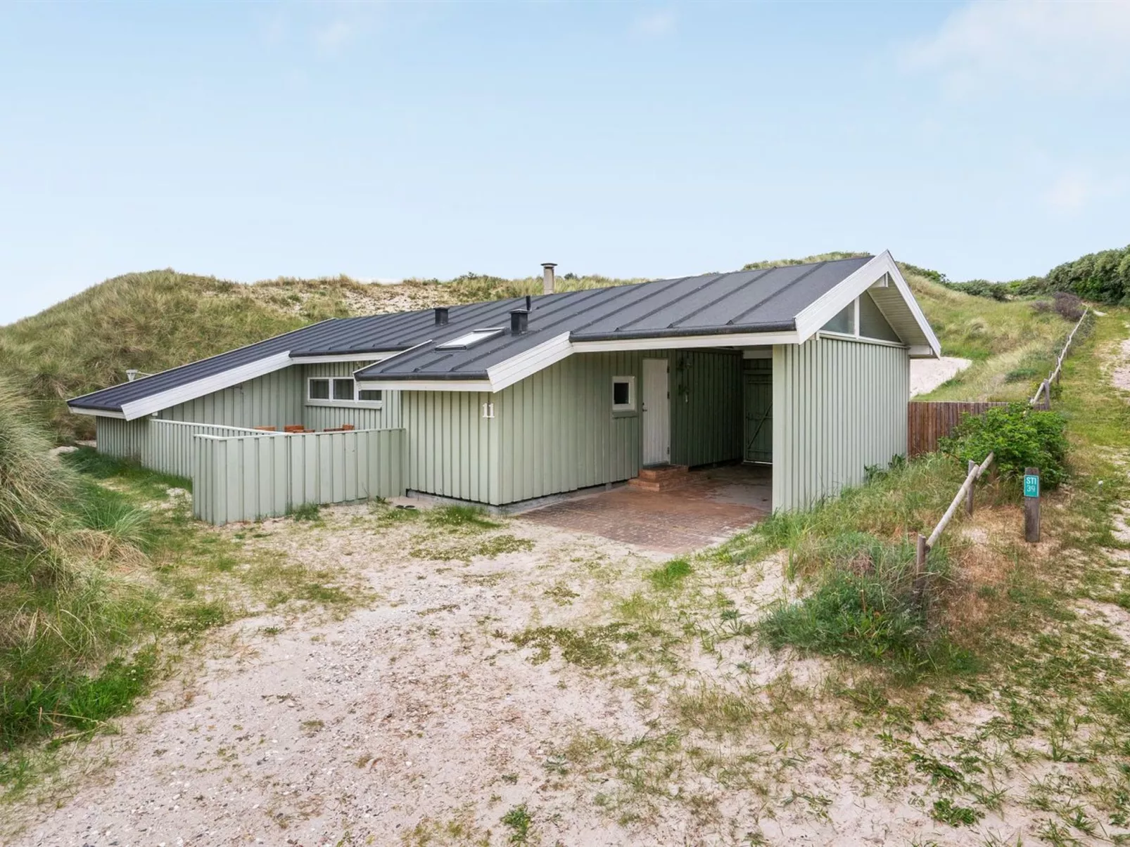"Erwith" - 50m from the sea-Buiten