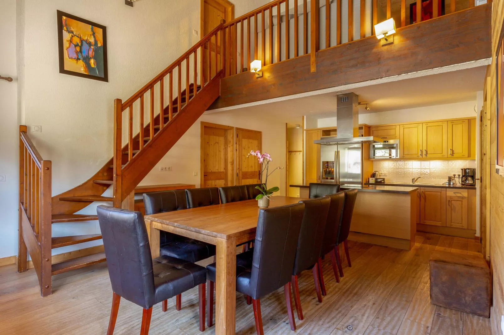 Modern appartement gelegen in authentiek Savoyaards bergdorp-Eetkamer