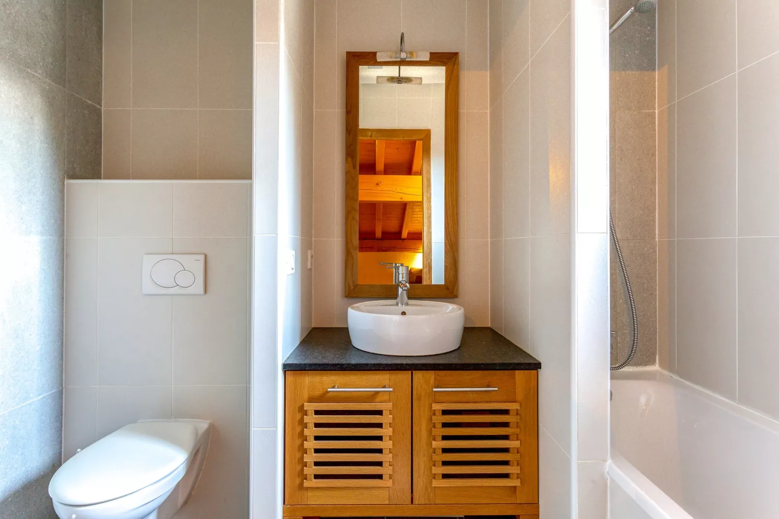 Modern appartement gelegen in authentiek Savoyaards bergdorp-Badkamer
