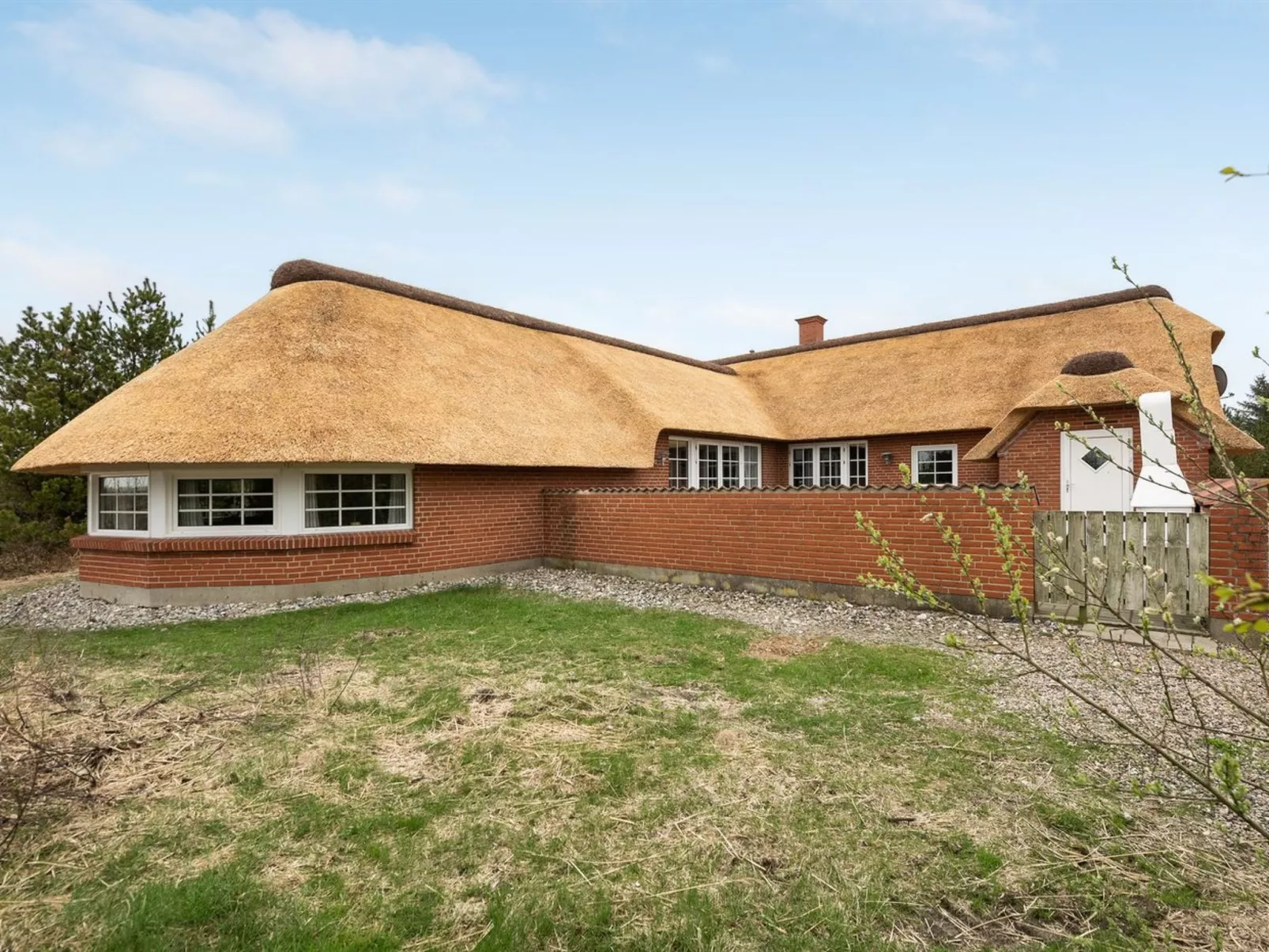 "Artan" - 2.6km from the sea-Buiten