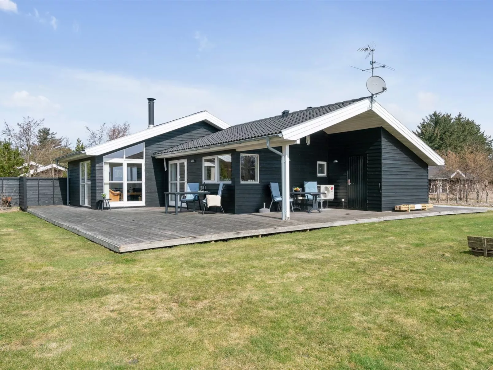 "Hampus" - 500m from the sea-Binnen