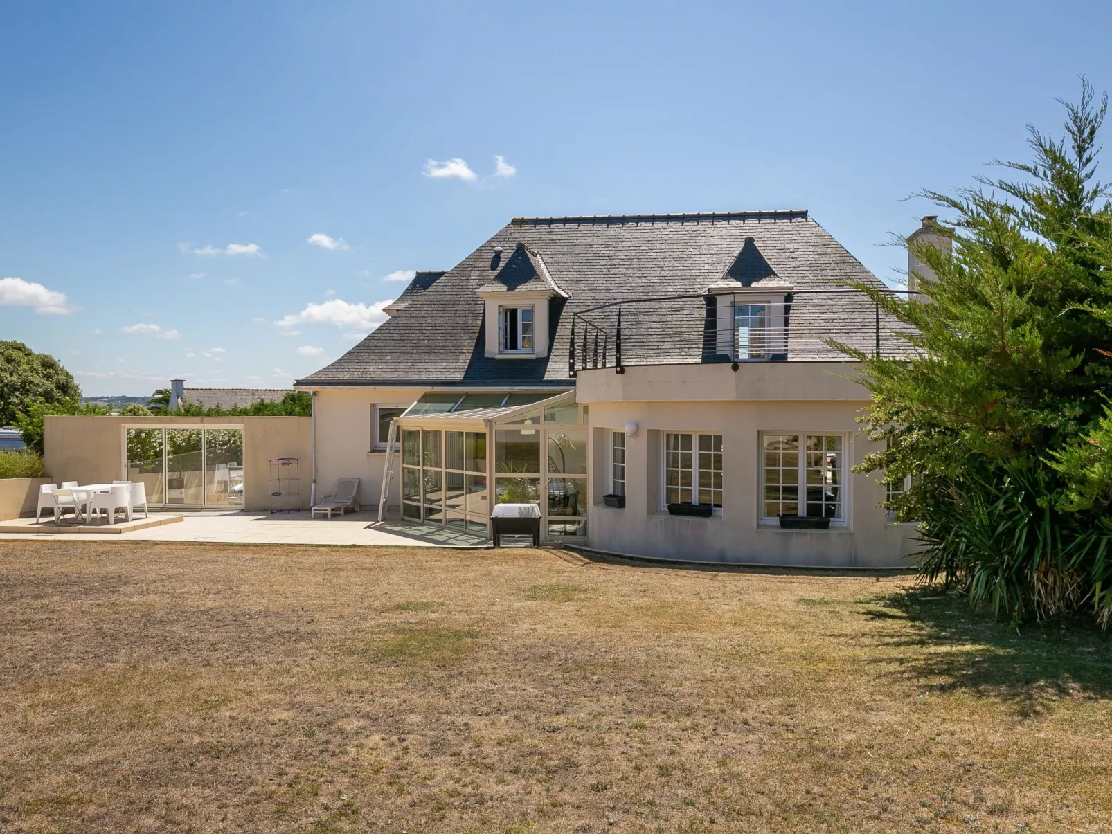 La Sanaga-Buiten