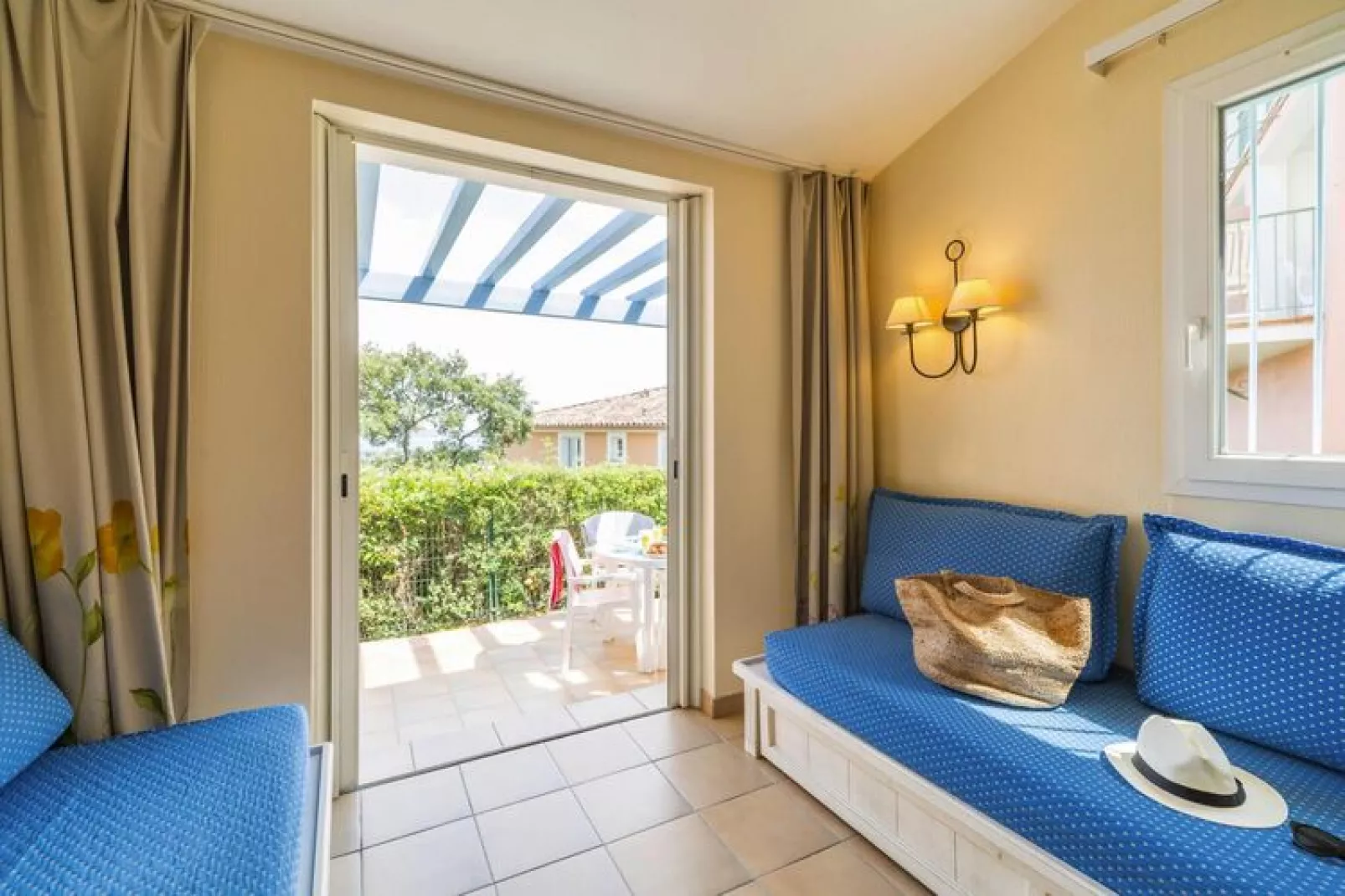 Residence Les Restanques du Golfe de St Tropez Grimaud - Appartement 5 personnes - 1 chambre - Vue mer Standard-Woonkamer