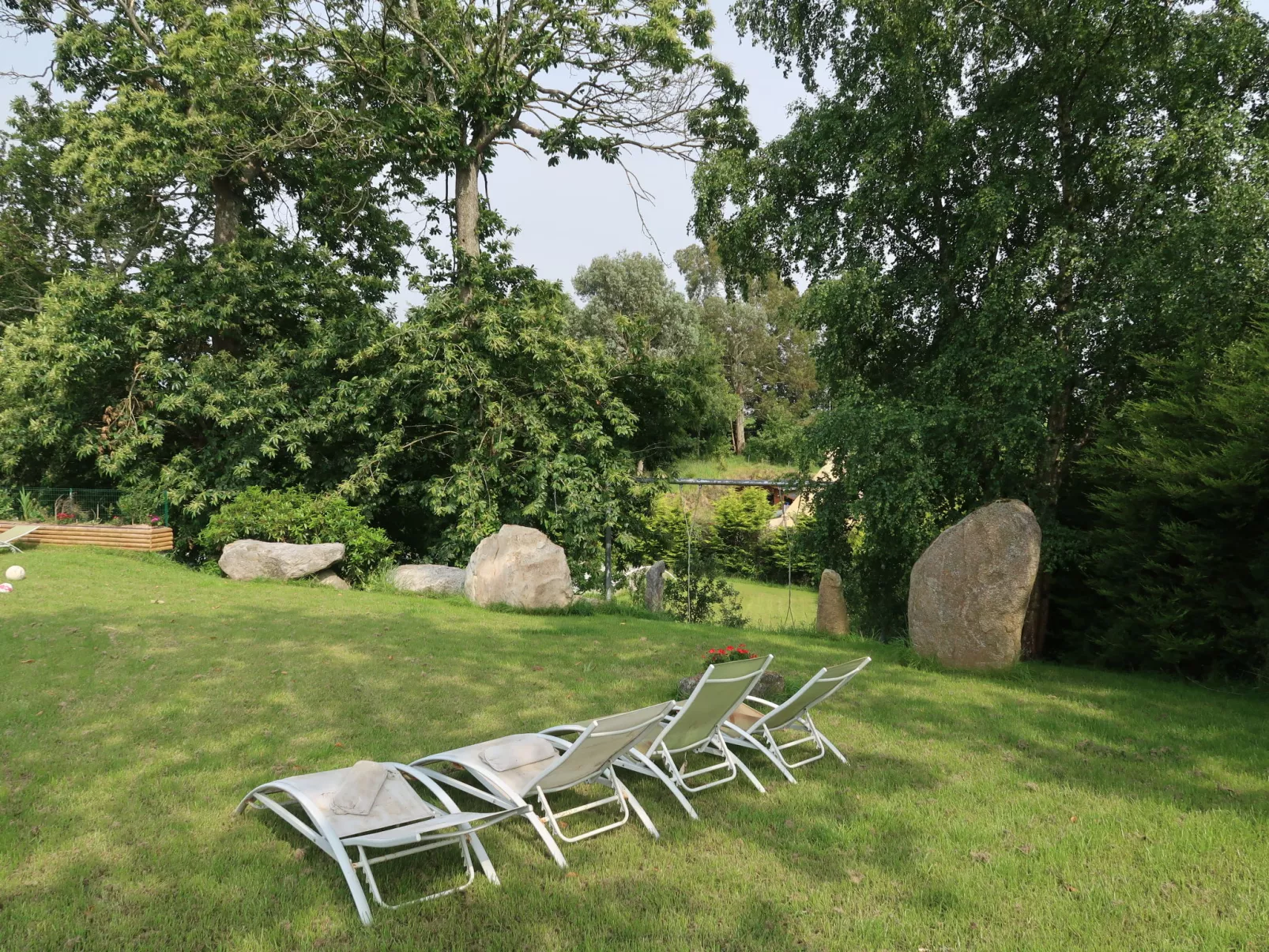 Les Menhirs-Buiten