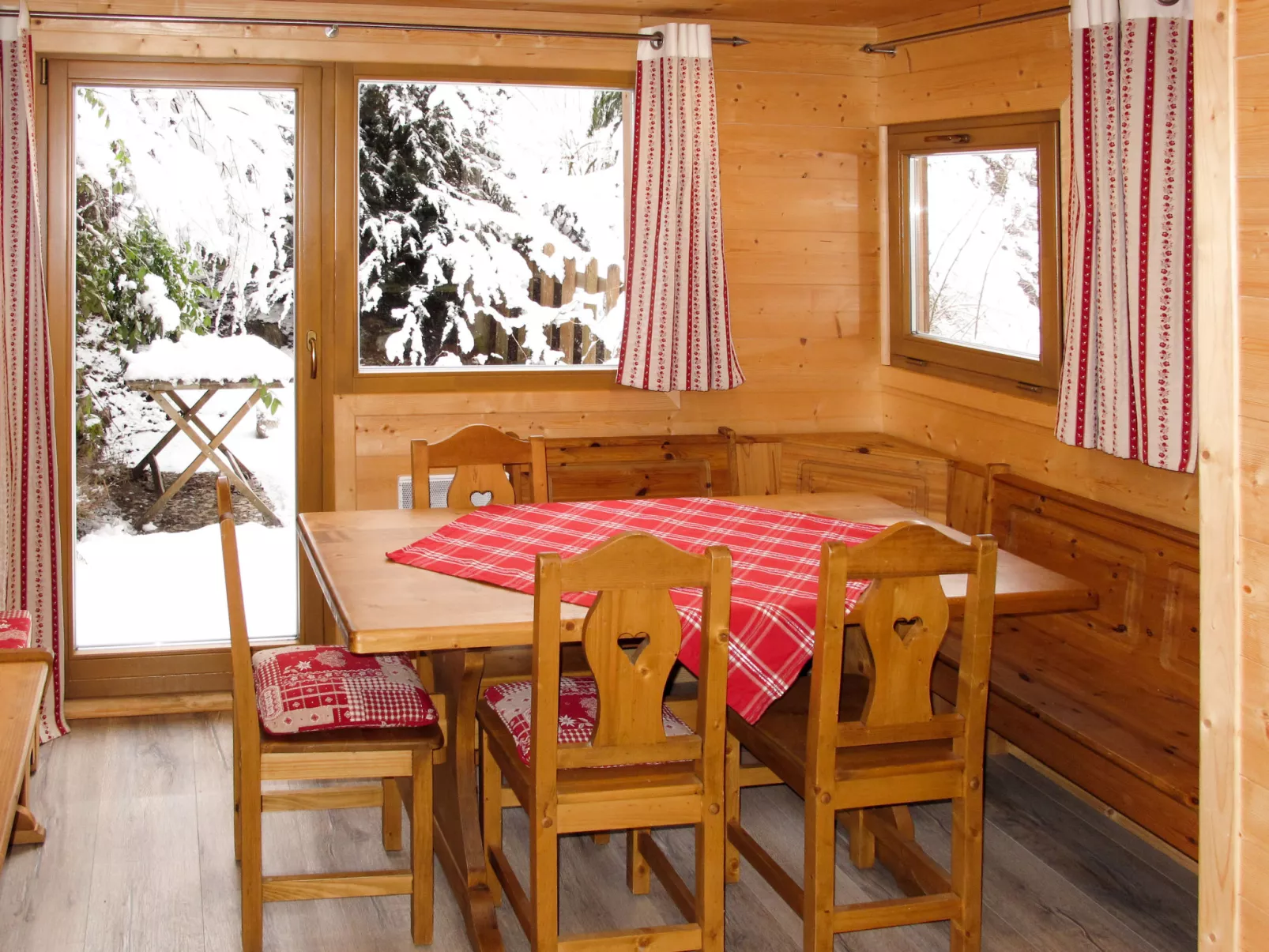Le Petit Savoyard-Binnen