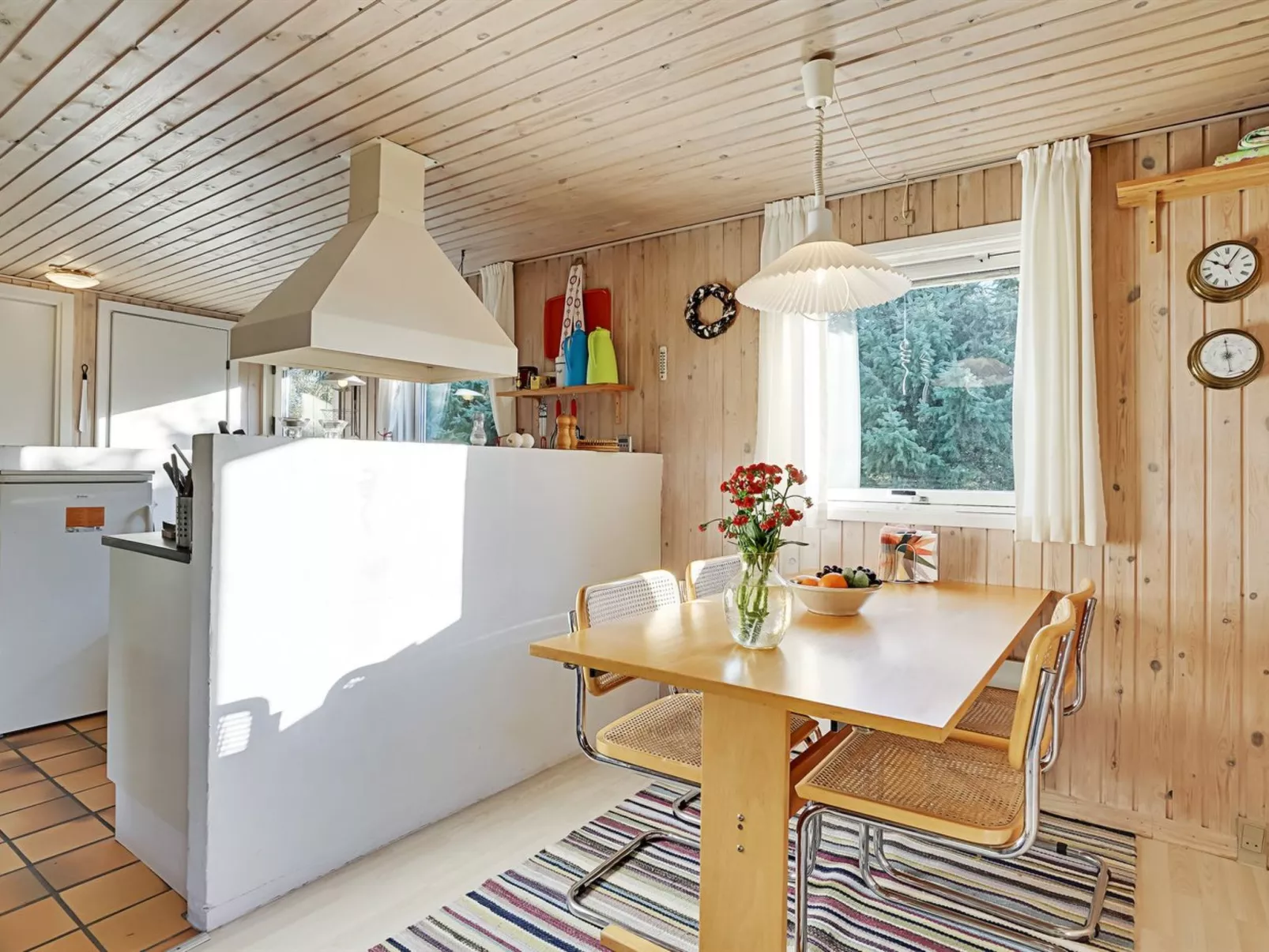 "Myrna" - 300m from the sea-Binnen
