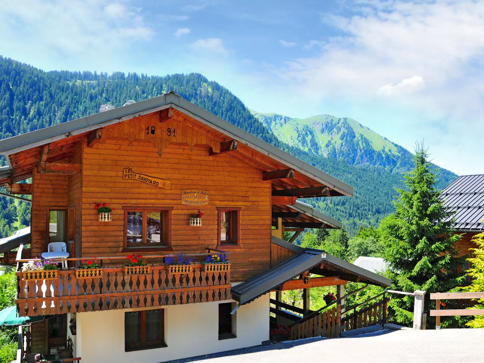 Le Petit Savoyard-Buiten