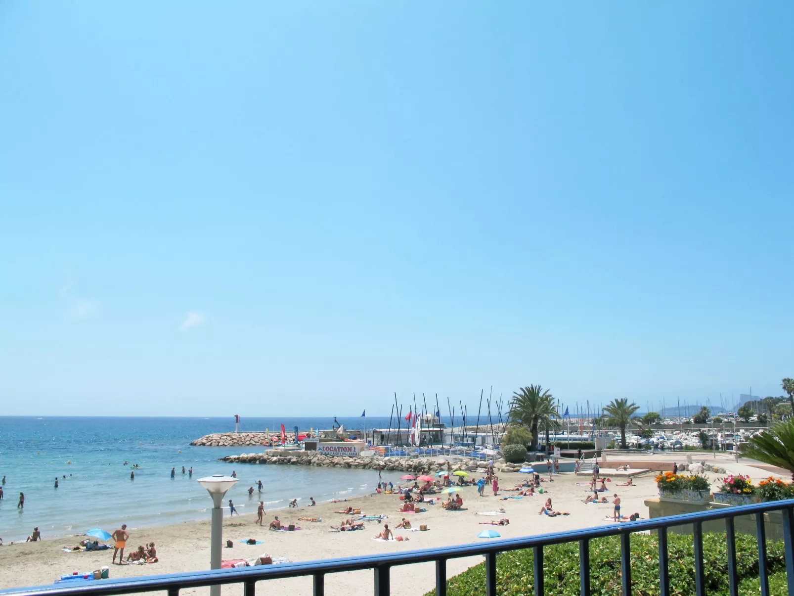 Baie des Lecques-Buiten