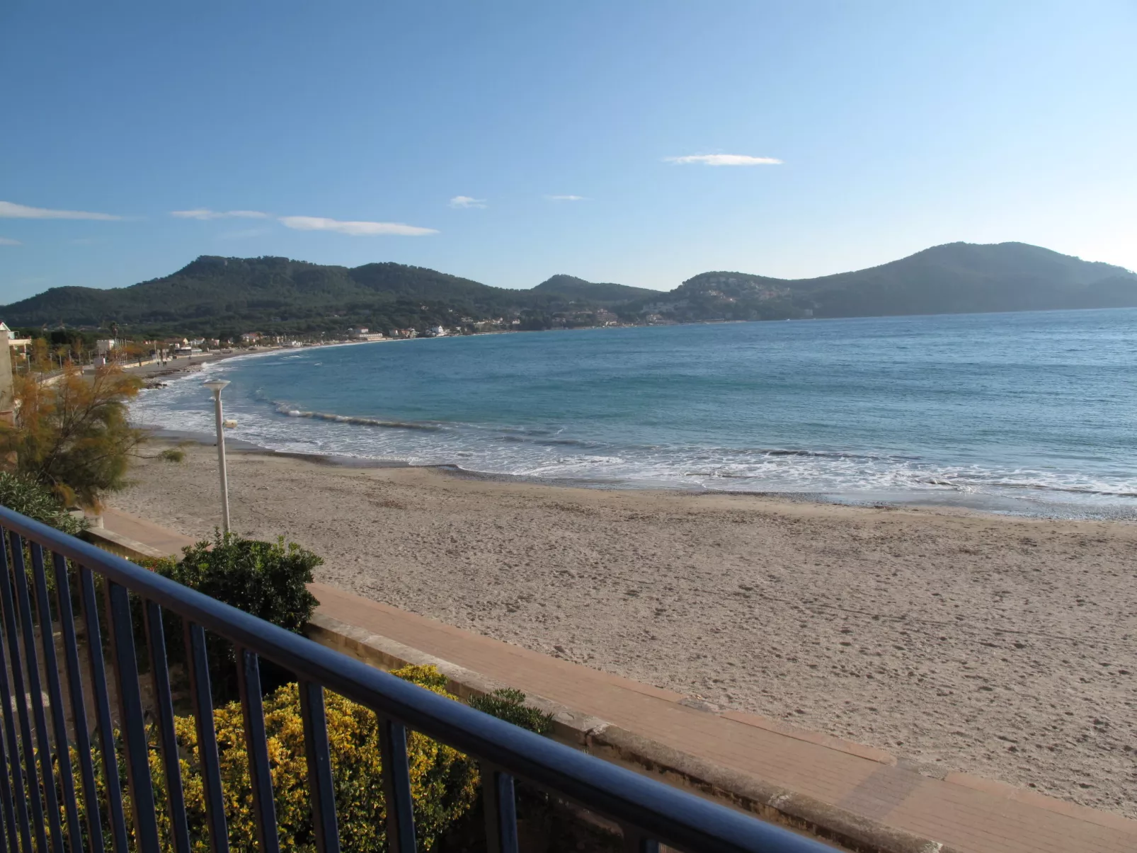 Baie des Lecques-Buiten